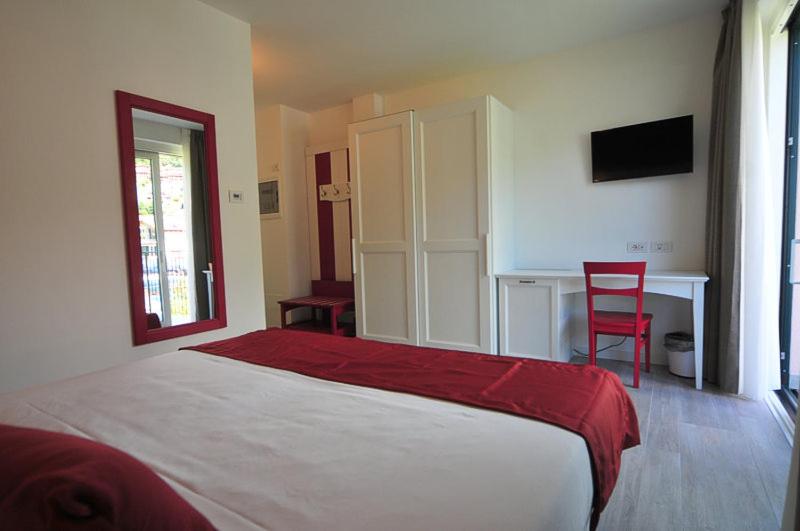 Double or Twin Room with Balcony photo 3
