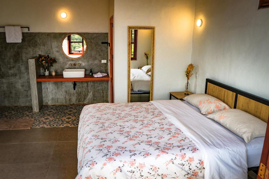 Queen Room with Balcony photo 2