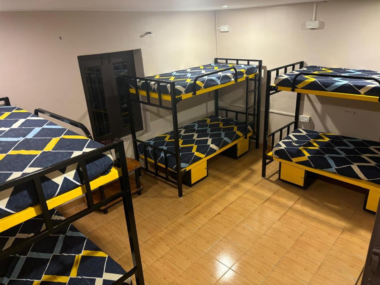 Bed in 8-Bed Mixed Dormitory Room photo 1