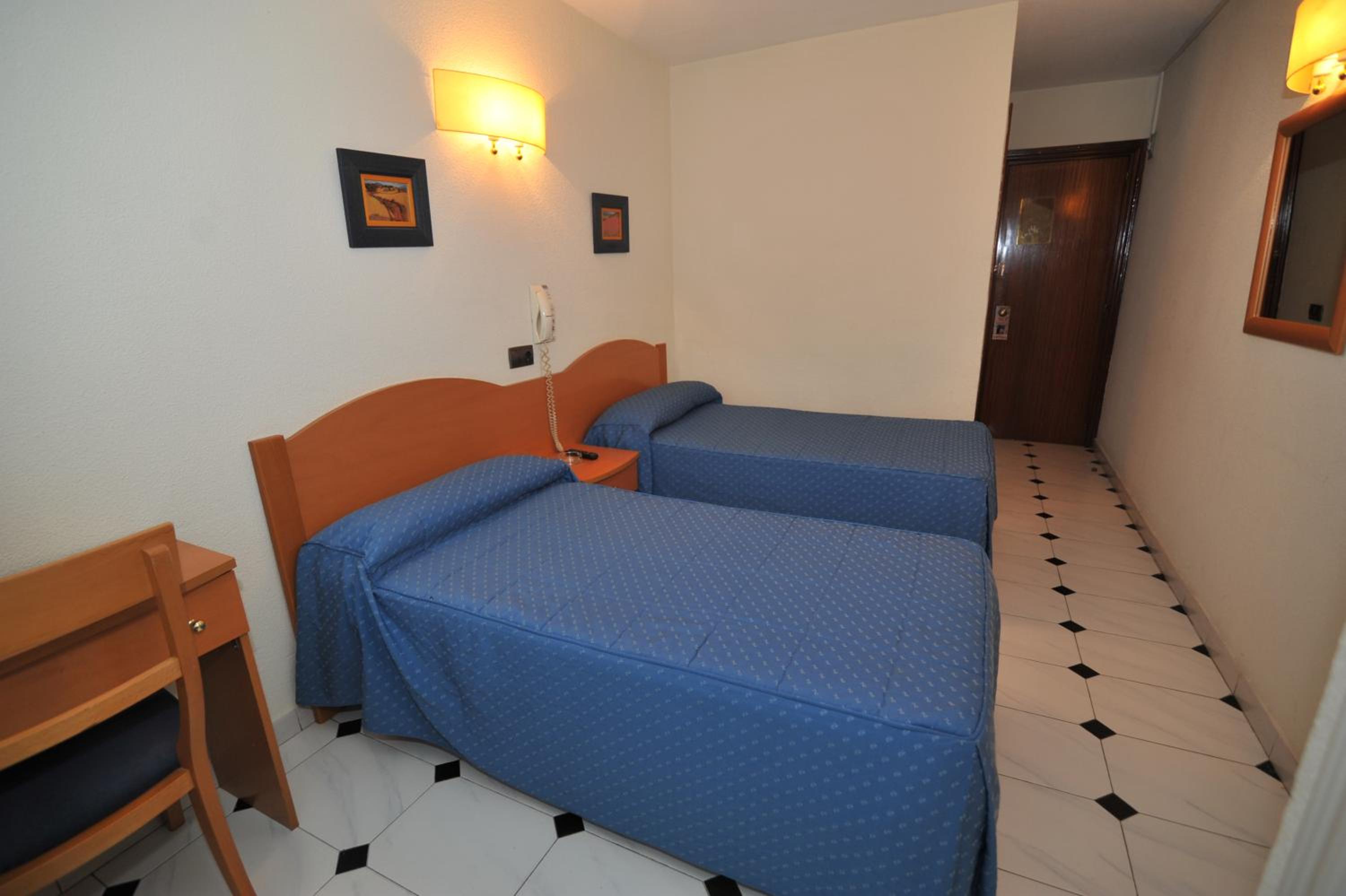 Single Room photo 2