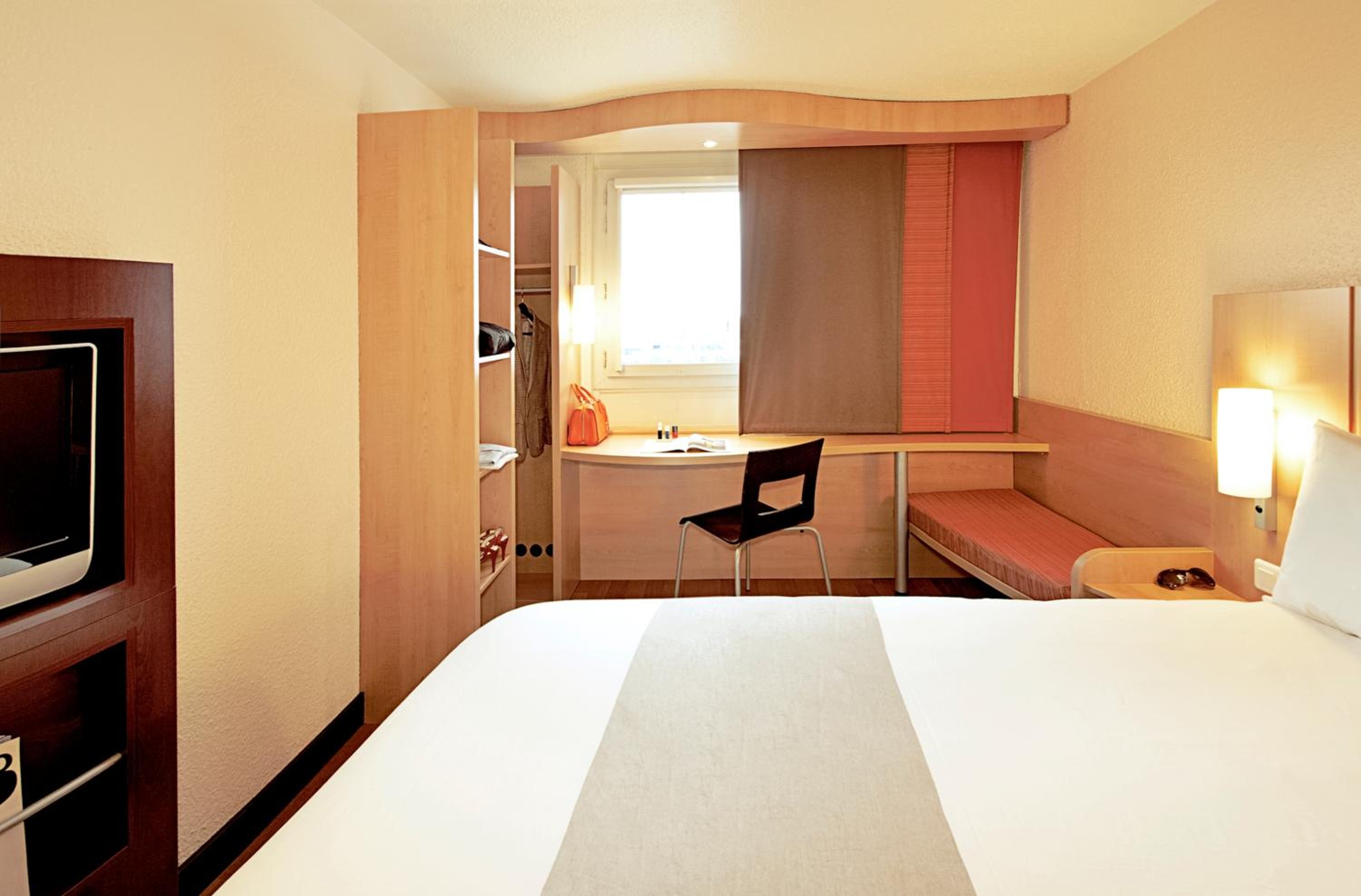 Standard Double Room - Photo 8