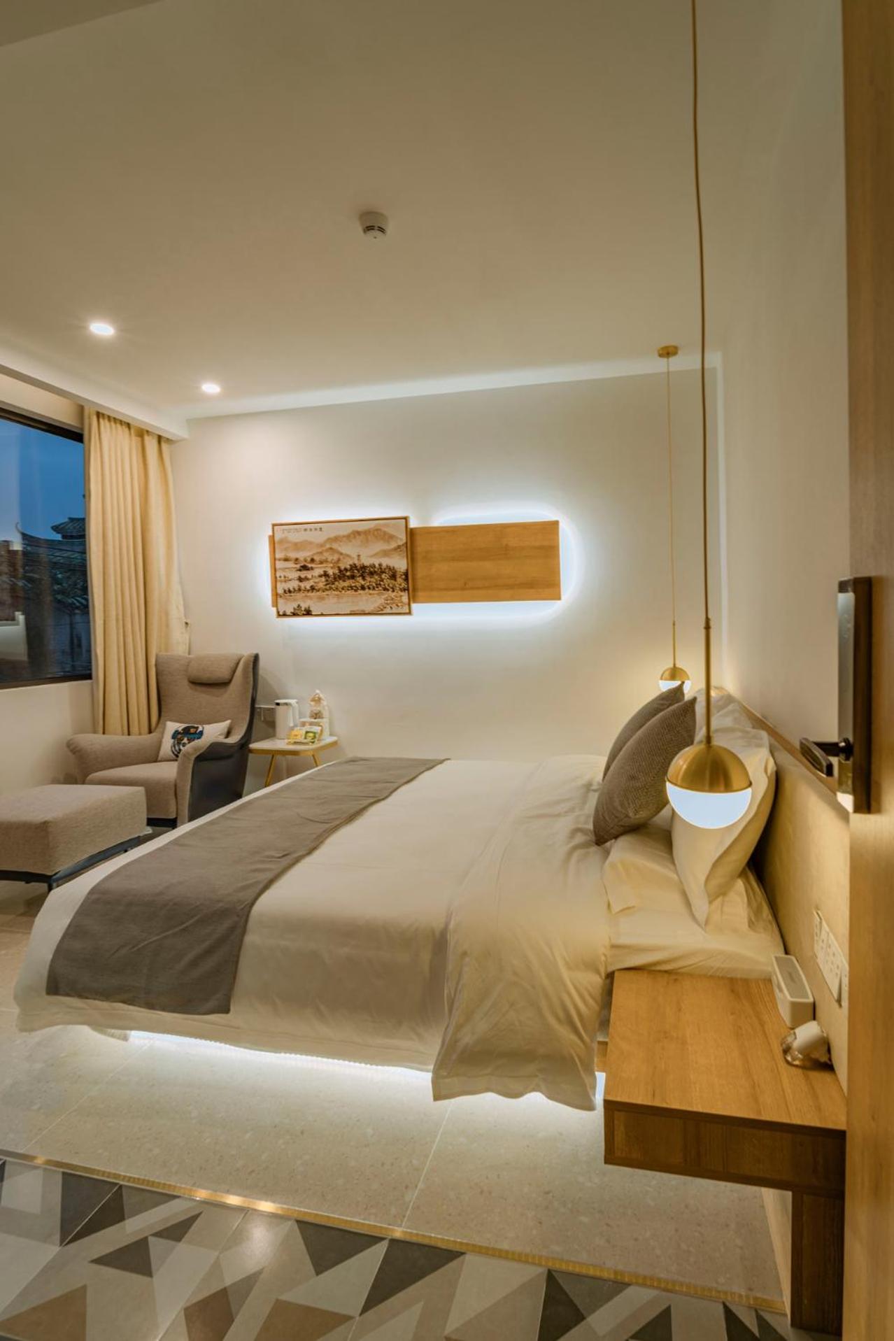 Courtyard King Room photo 3