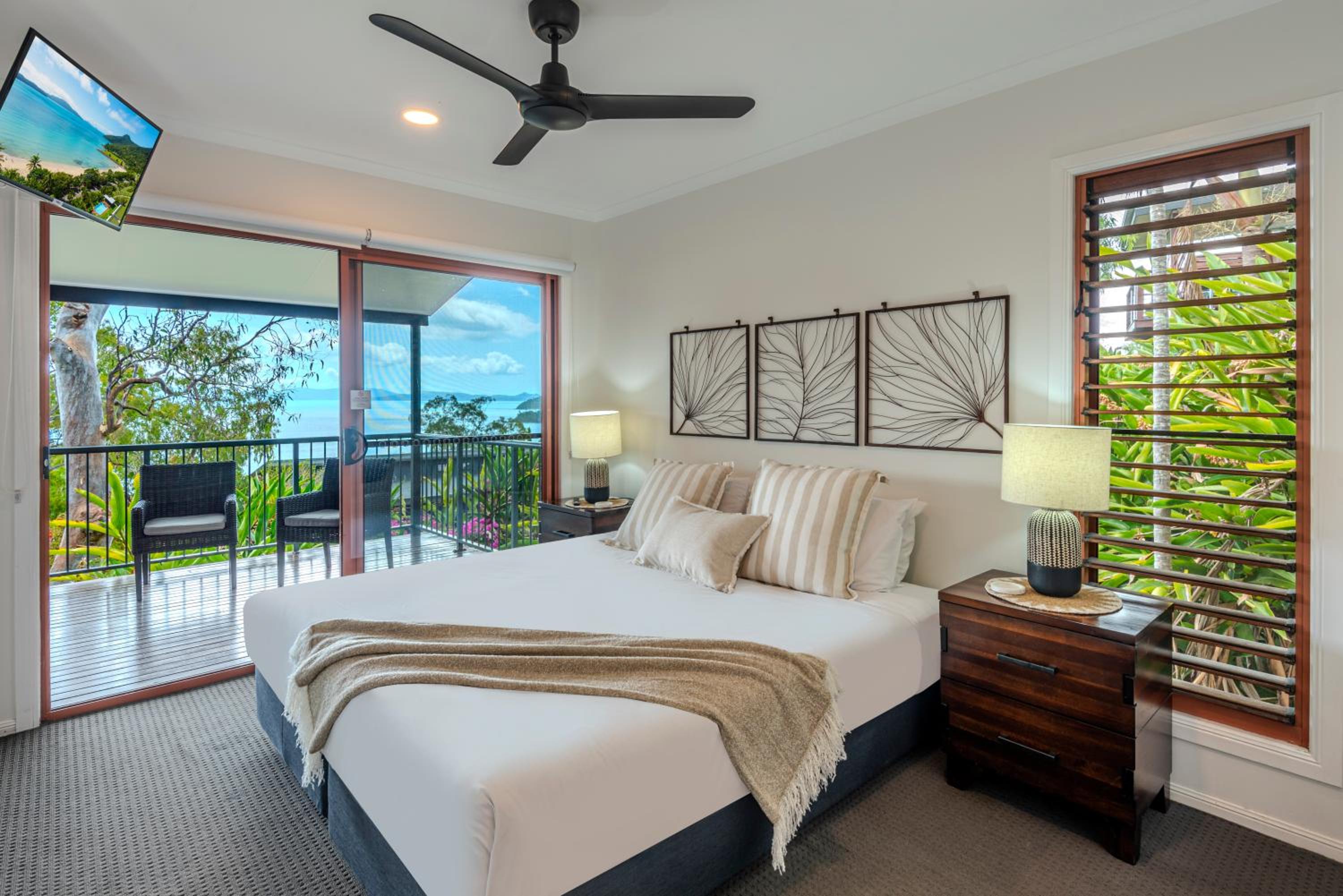 Two-Bedroom Apartment with Balcony and Sea View photo 1