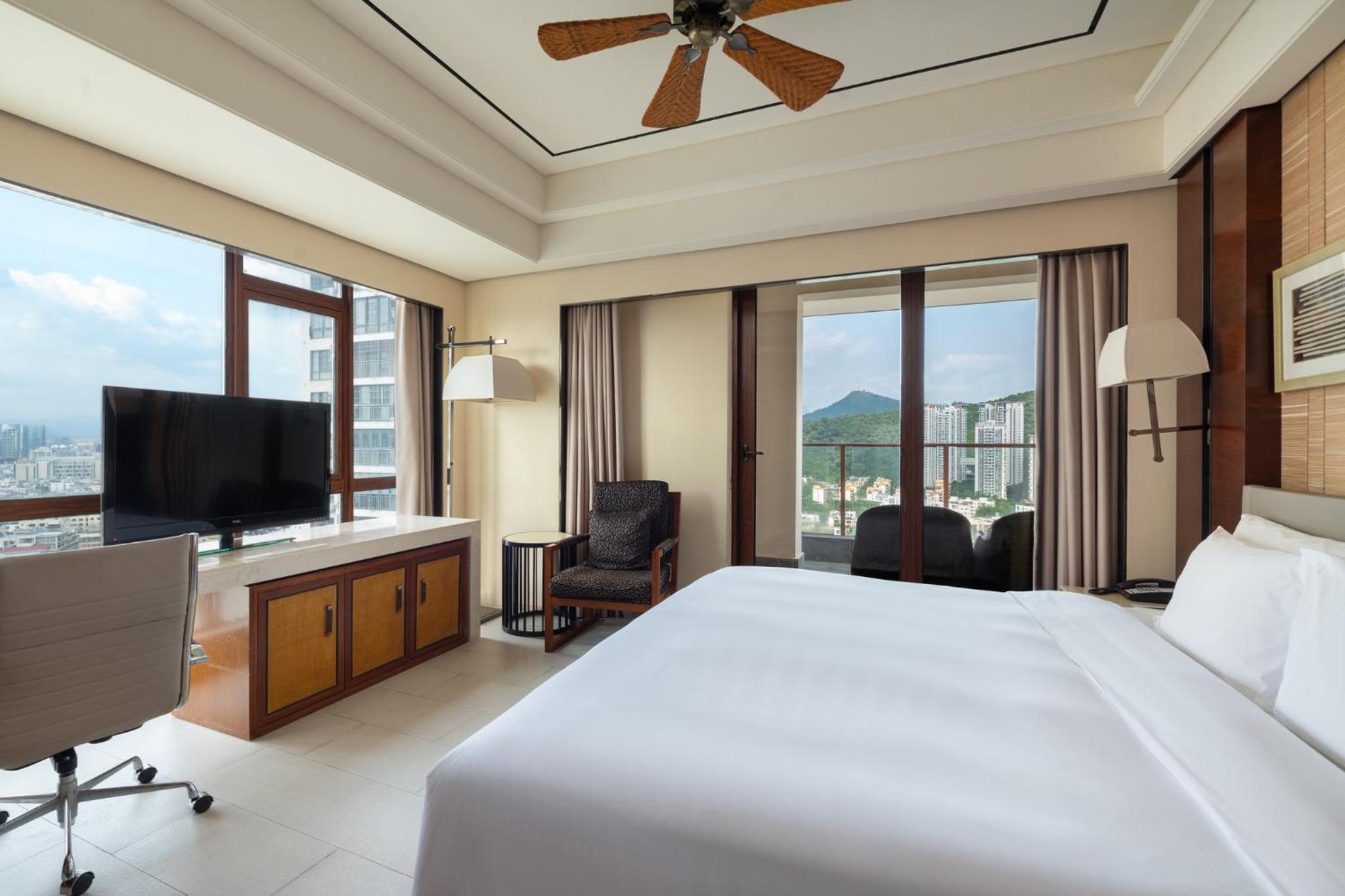 Two-Bedroom Suite with Bay View and Lounge Access - Smoking photo 2