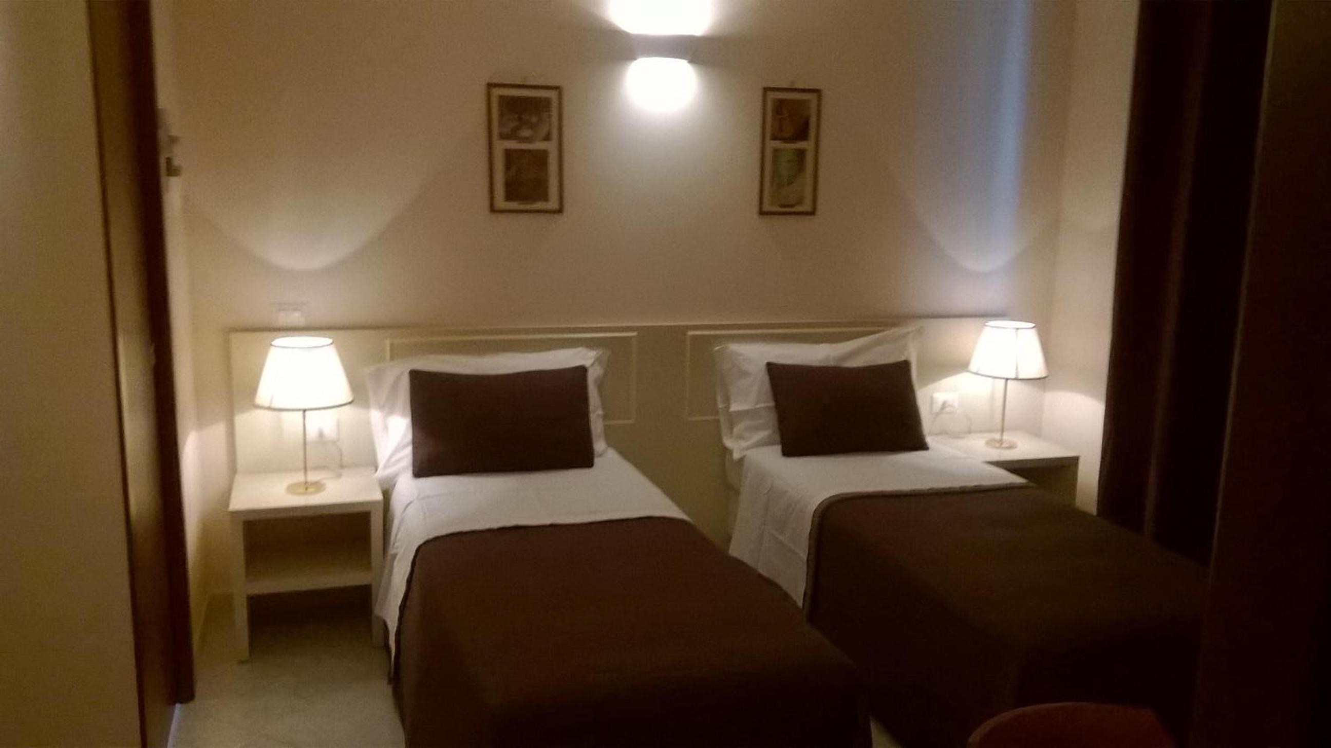 Double Room - Photo 6