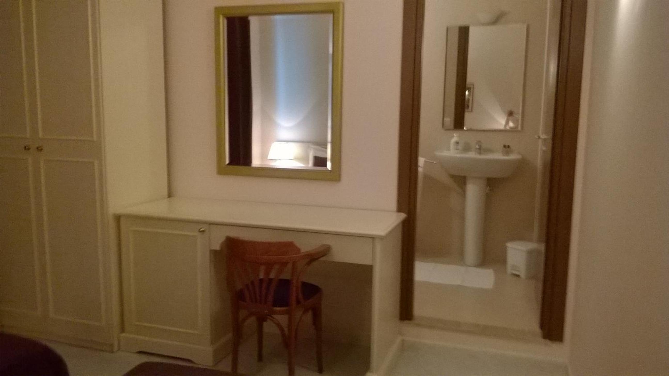 Double Room - Photo 10