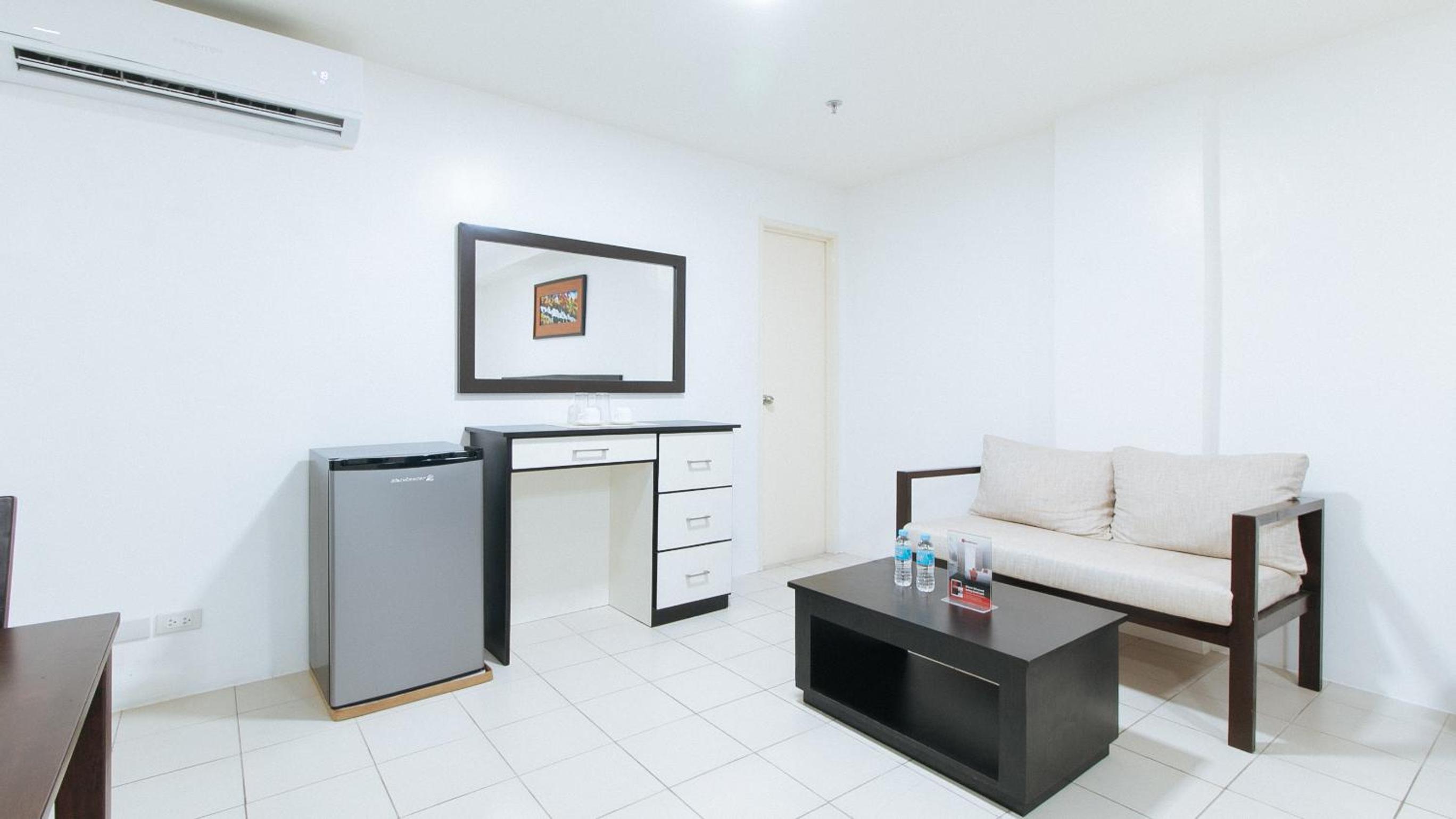 Suite - Photo 8