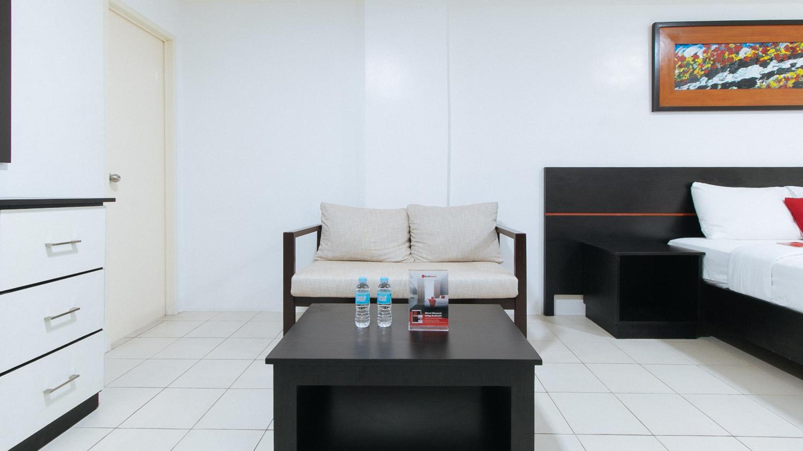 Suite - Photo 10