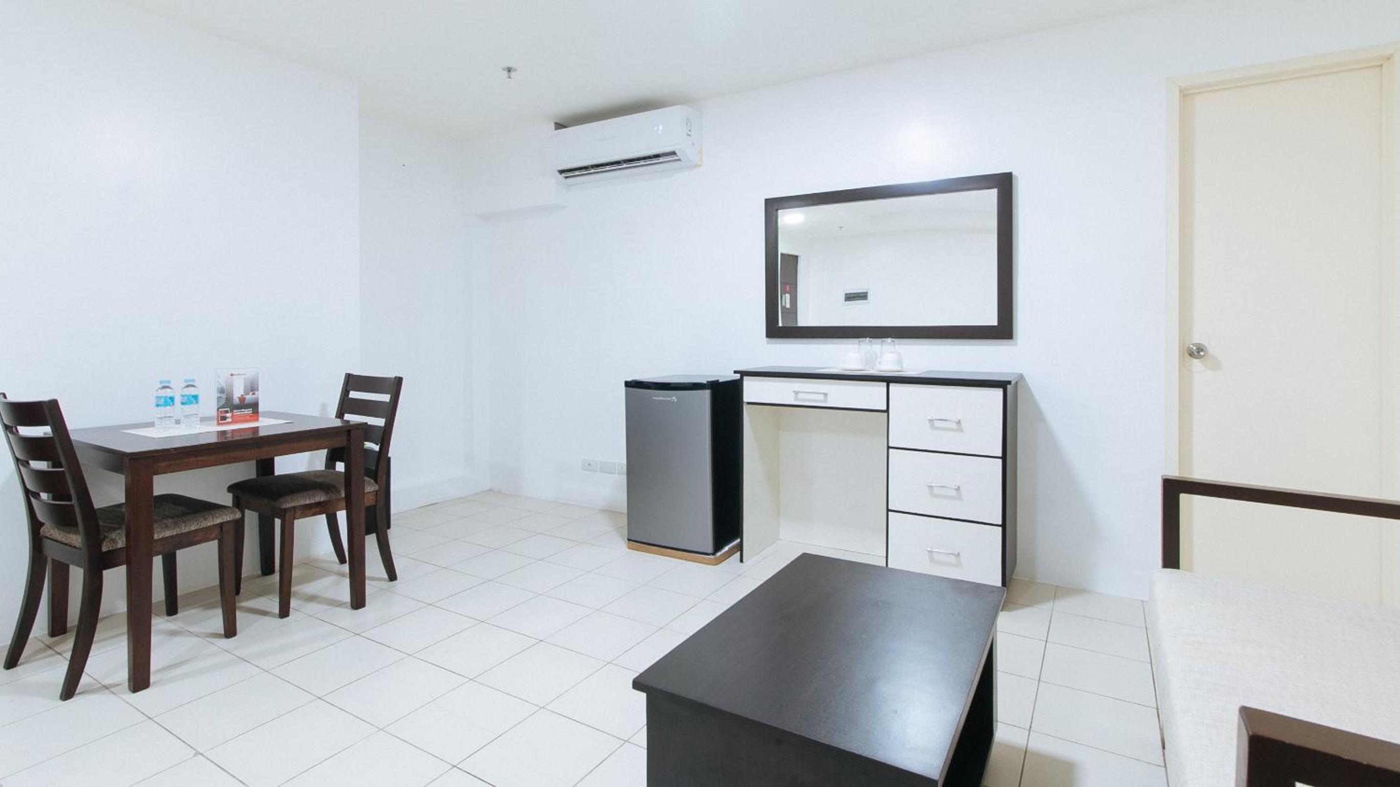 Suite - Photo 9
