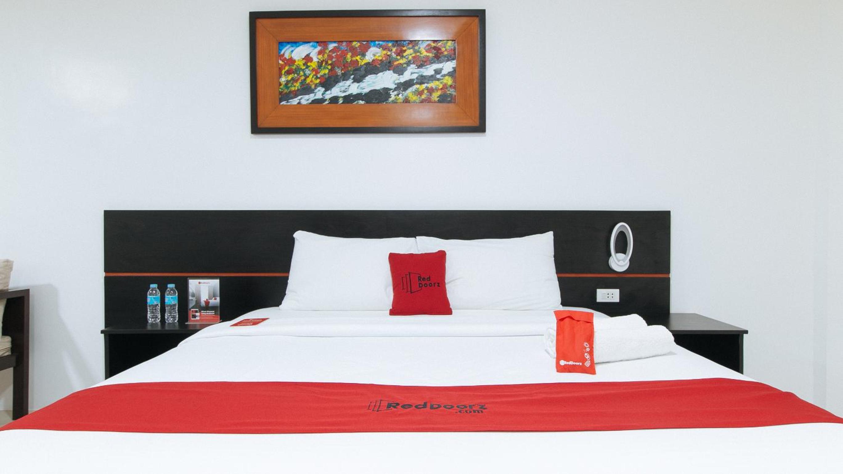 Suite - Photo 19