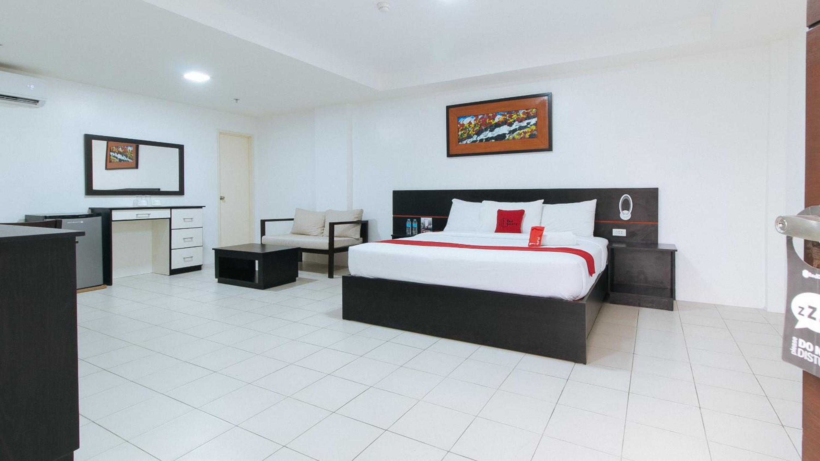 Suite - Photo 3