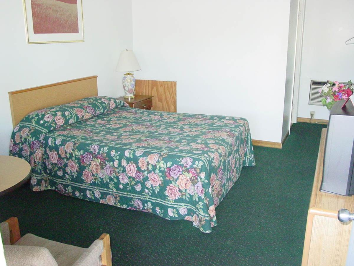 Queen Room photo 1