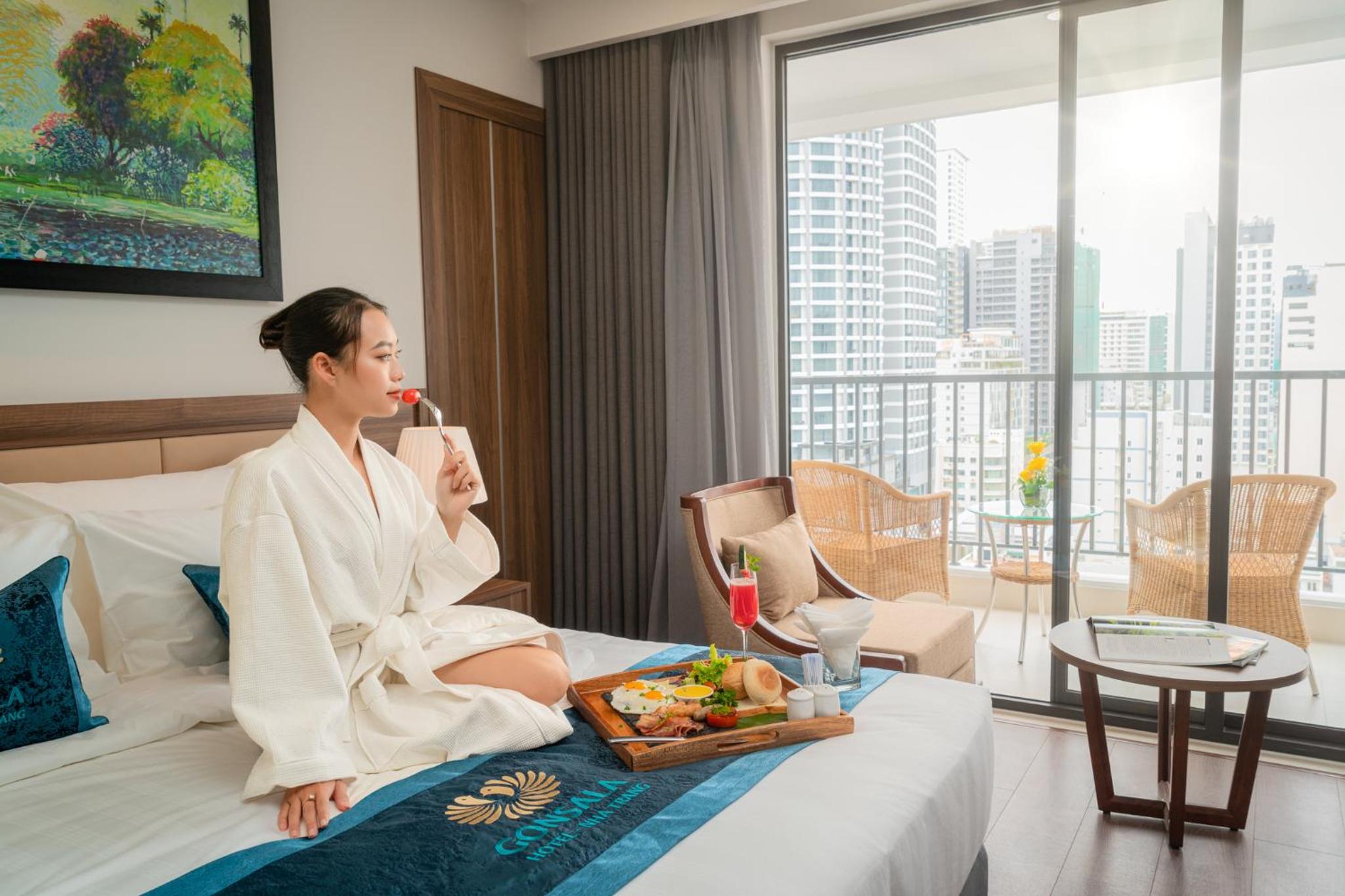 Premier Double Room with Balcony and City View - Photo 2