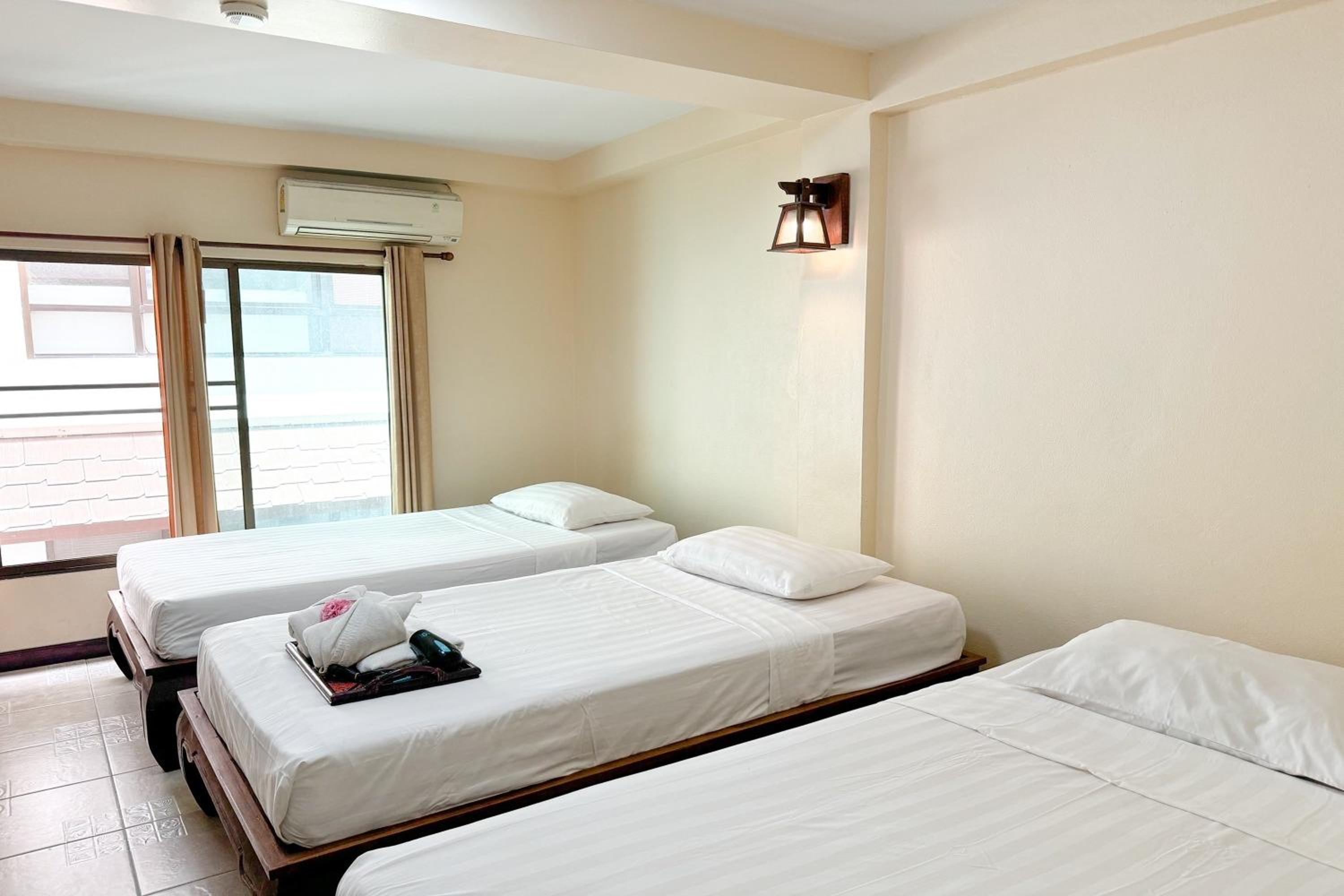 Triple Room with Air-Conditioning