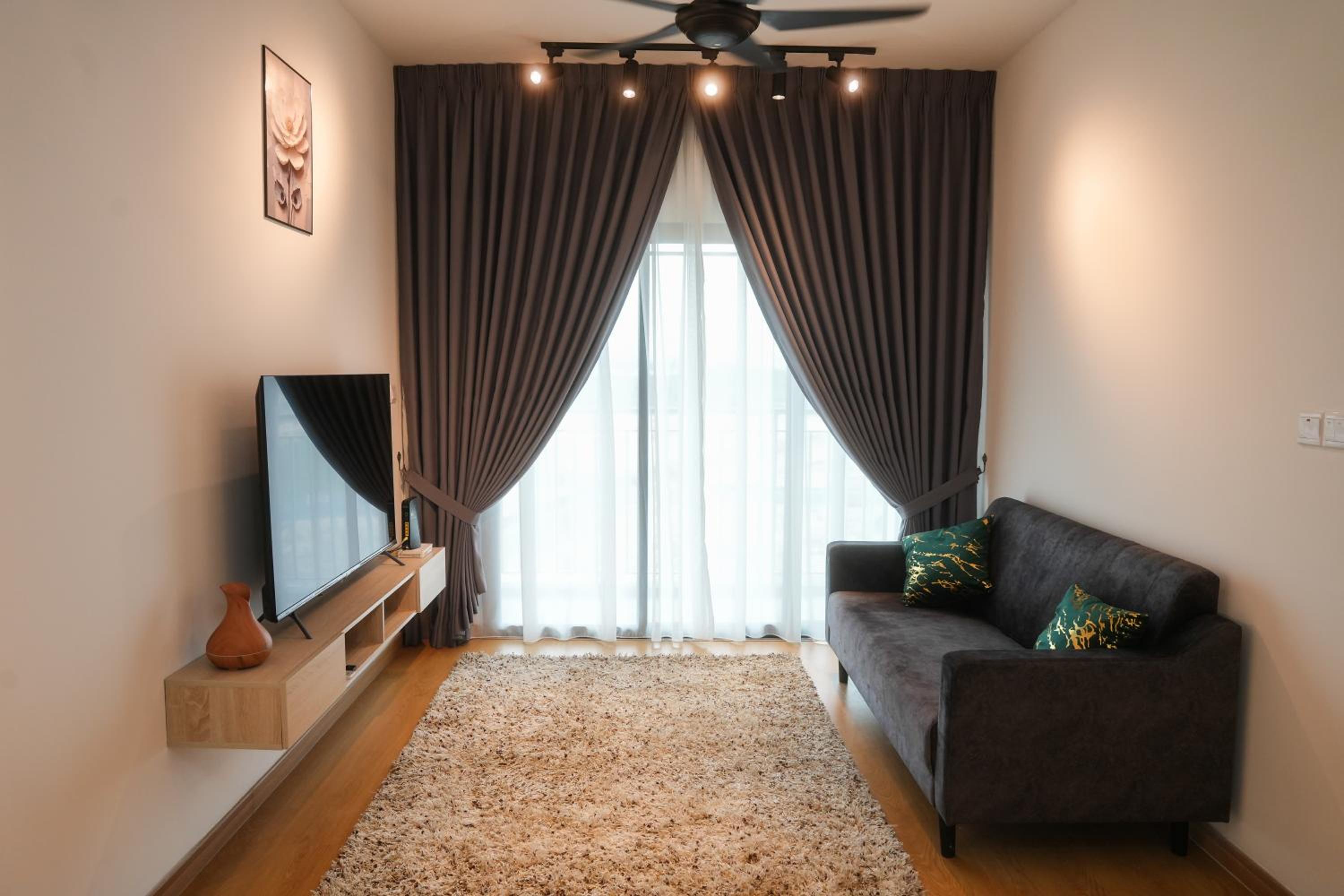 Three-Bedroom Apartment photo 2