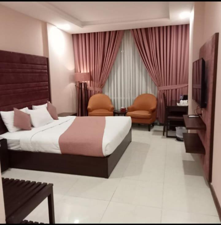 Deluxe Queen Room