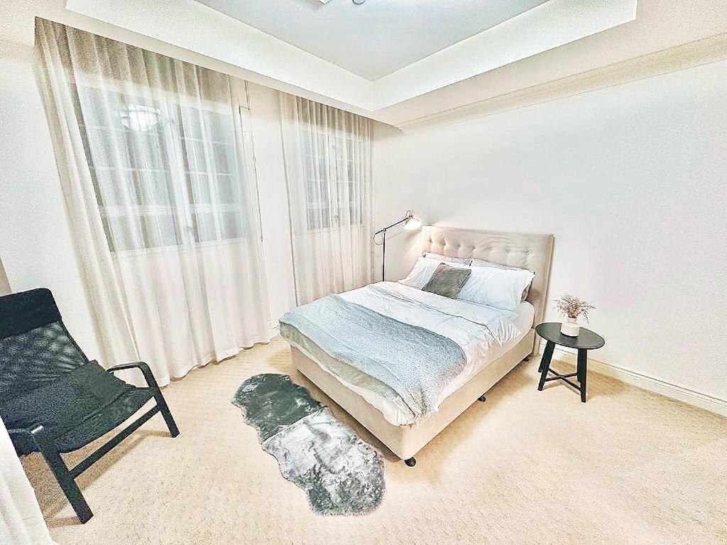 One Bedroom Luxury Apartment thumbnail 5