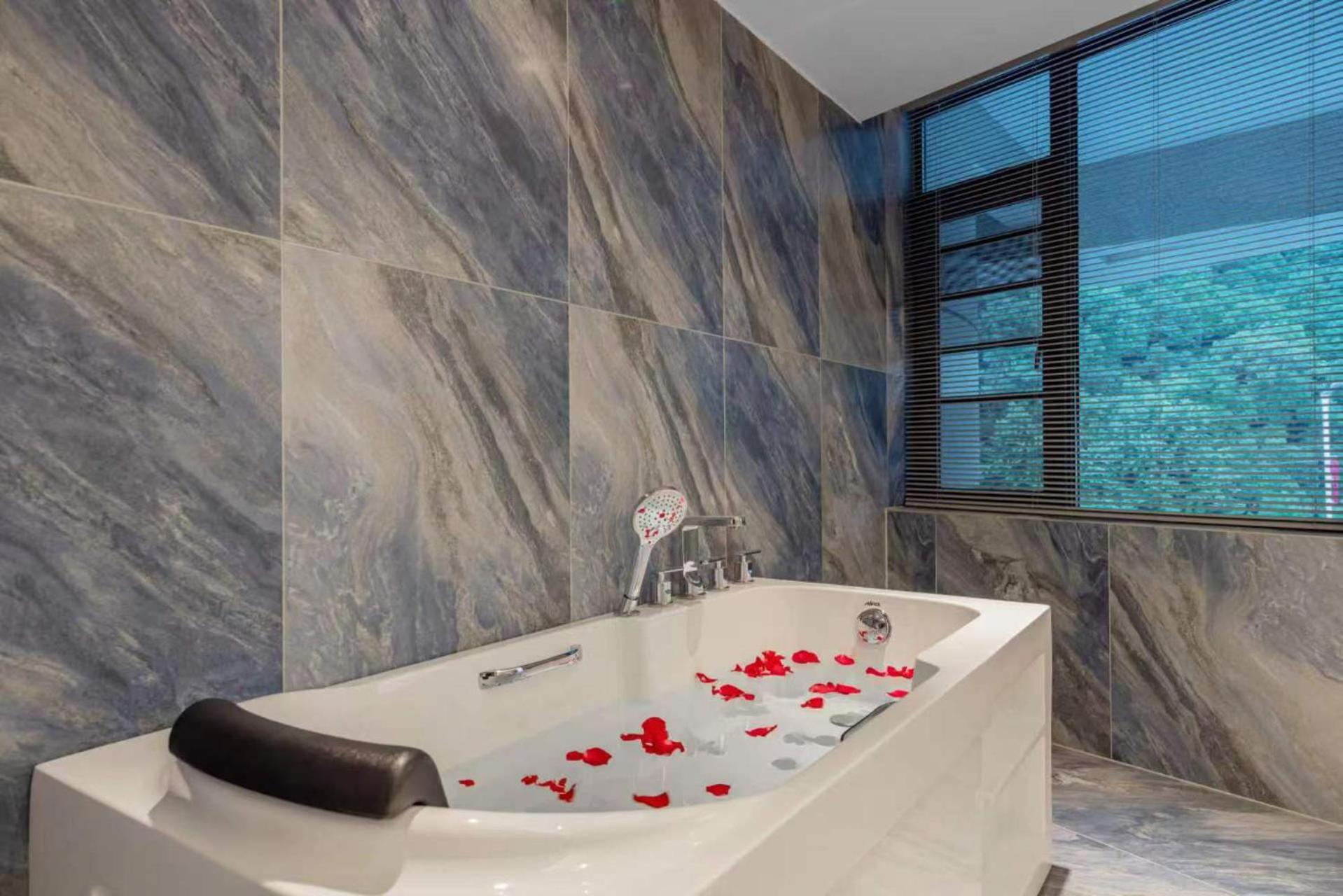 Single Room With Bath photo 3