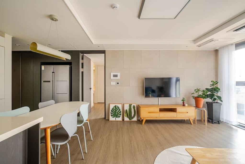 Three-Bedroom Apartment photo 1