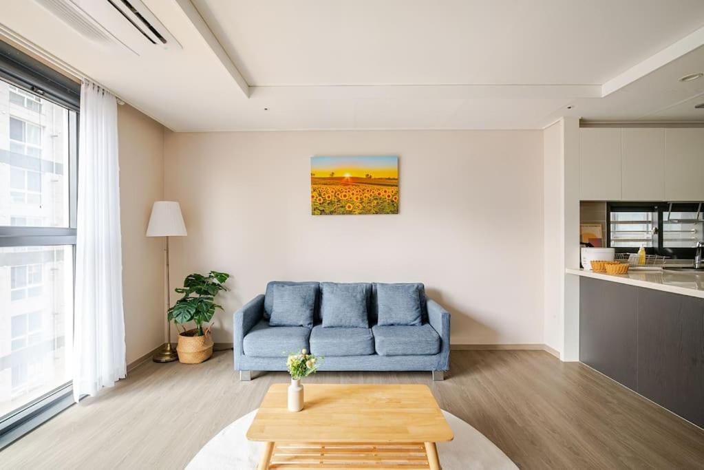Three-Bedroom Apartment photo 3