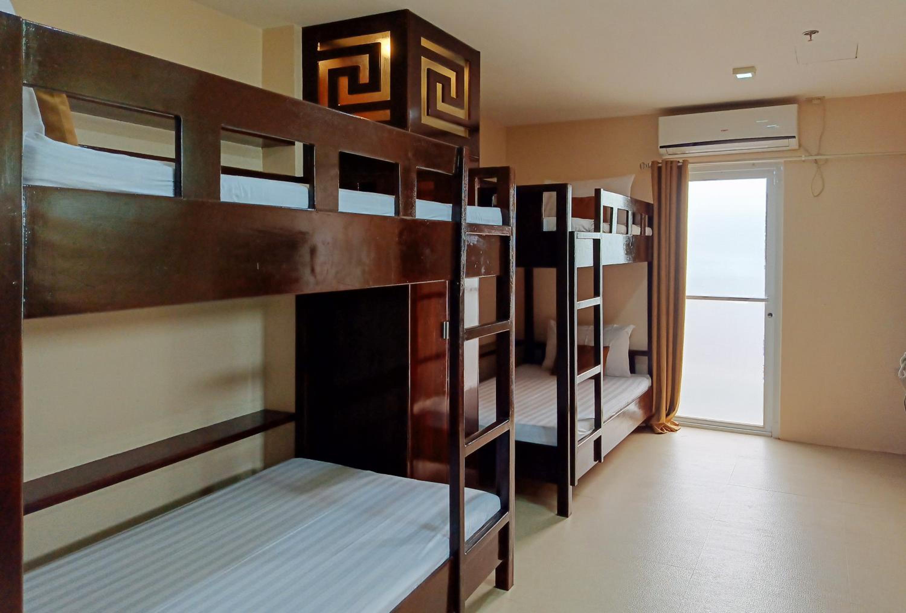 6-Bed Mixed Dormitory Room