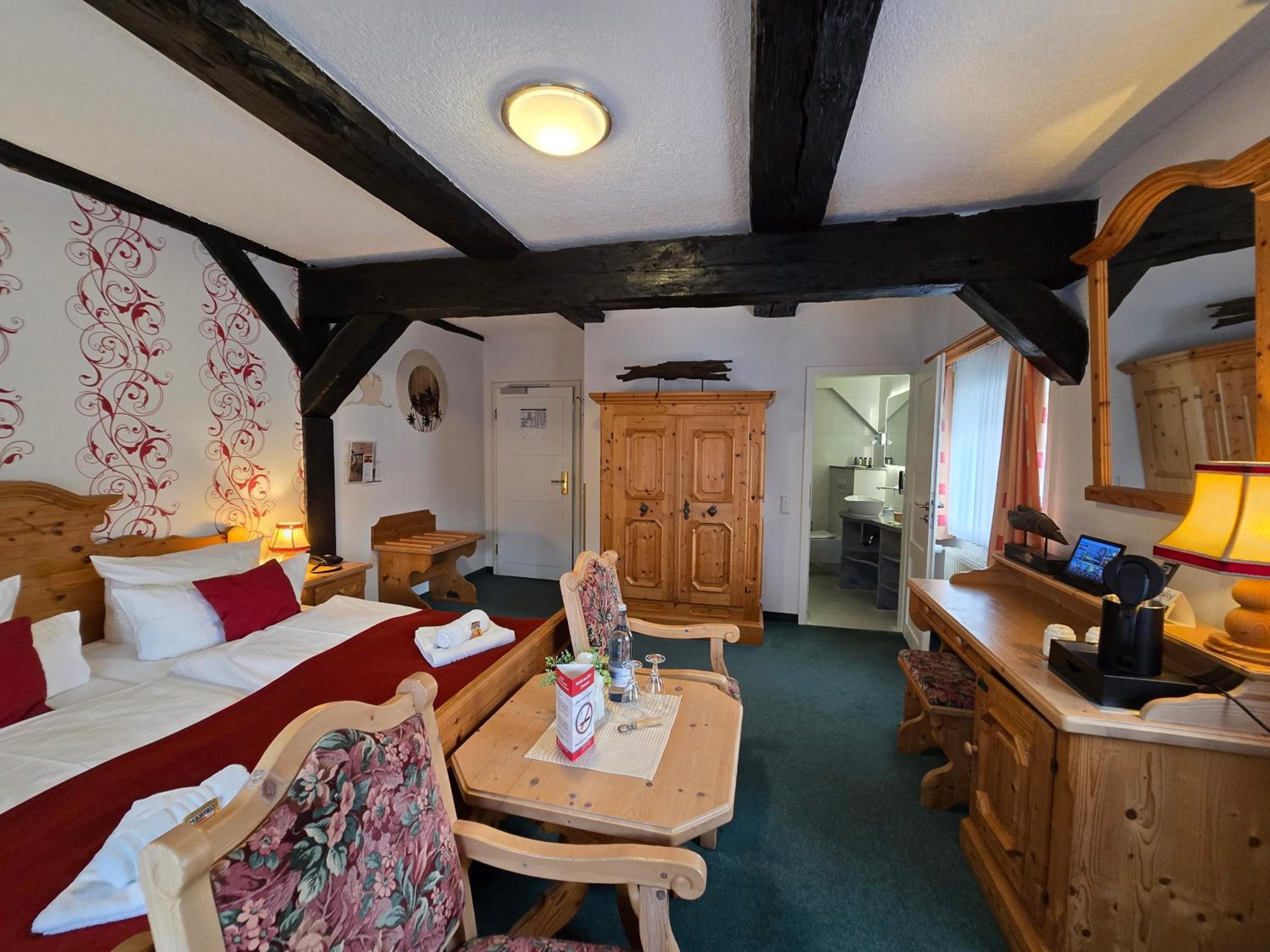 Deluxe Double Room with Shower - Photo 2