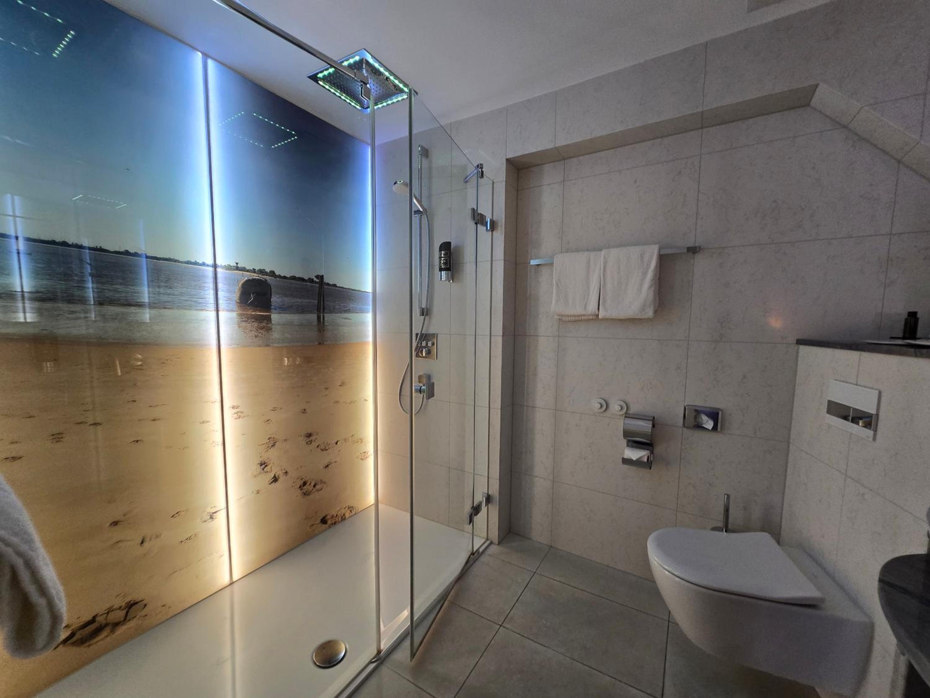 Deluxe Double Room with Shower - Photo 6