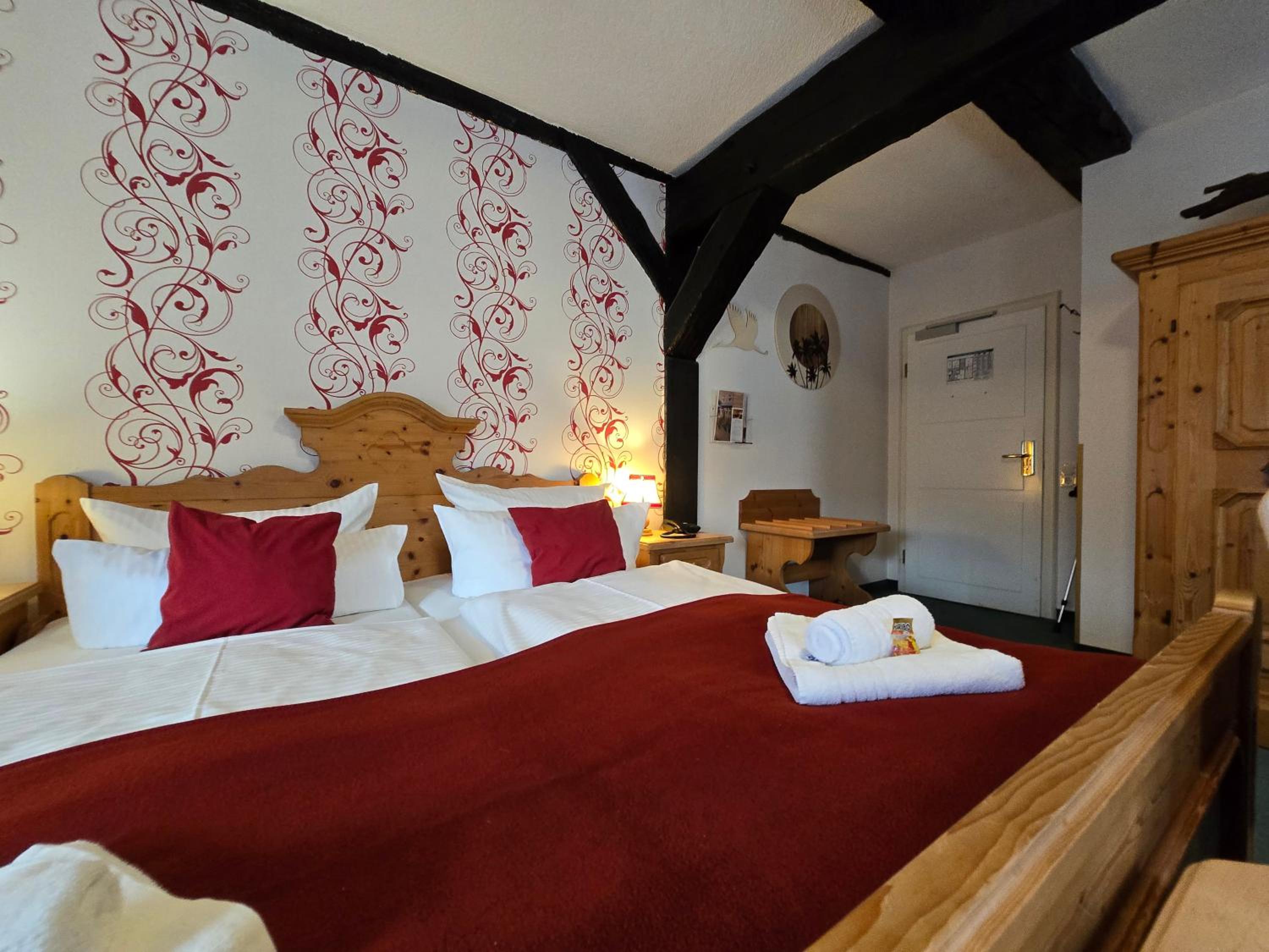 Deluxe Double Room with Shower - Photo 3