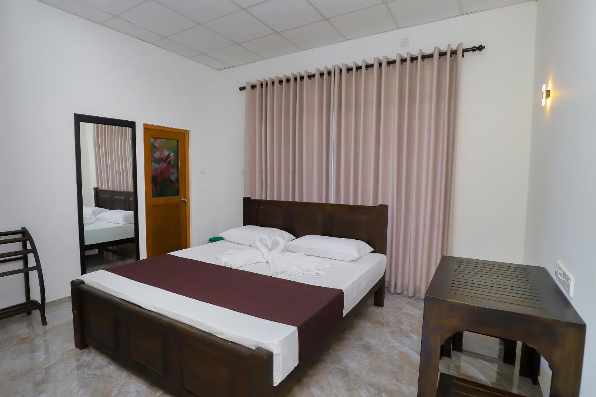 Deluxe Double Room with Balcony photo 3