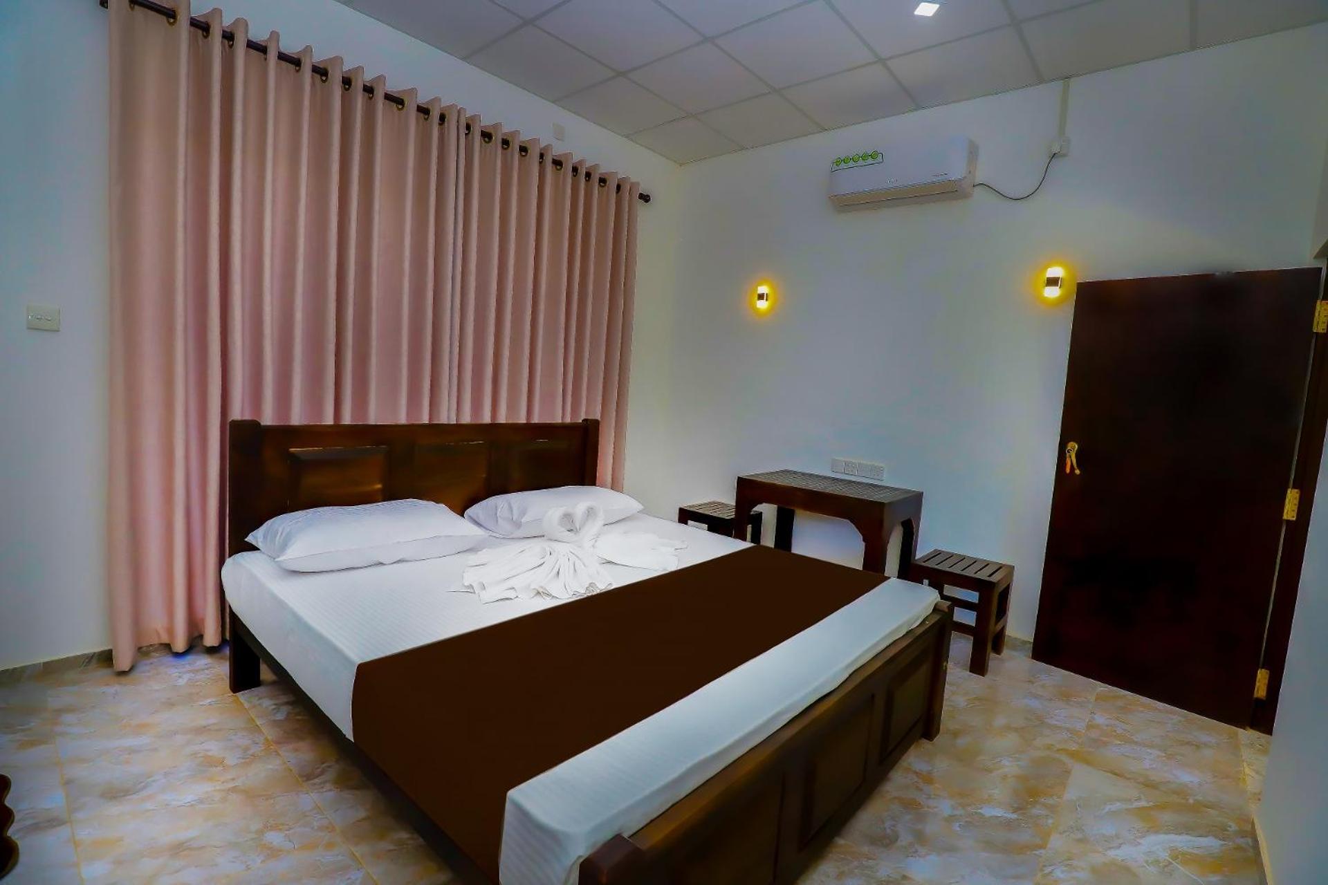 Deluxe Double Room with Balcony photo 2