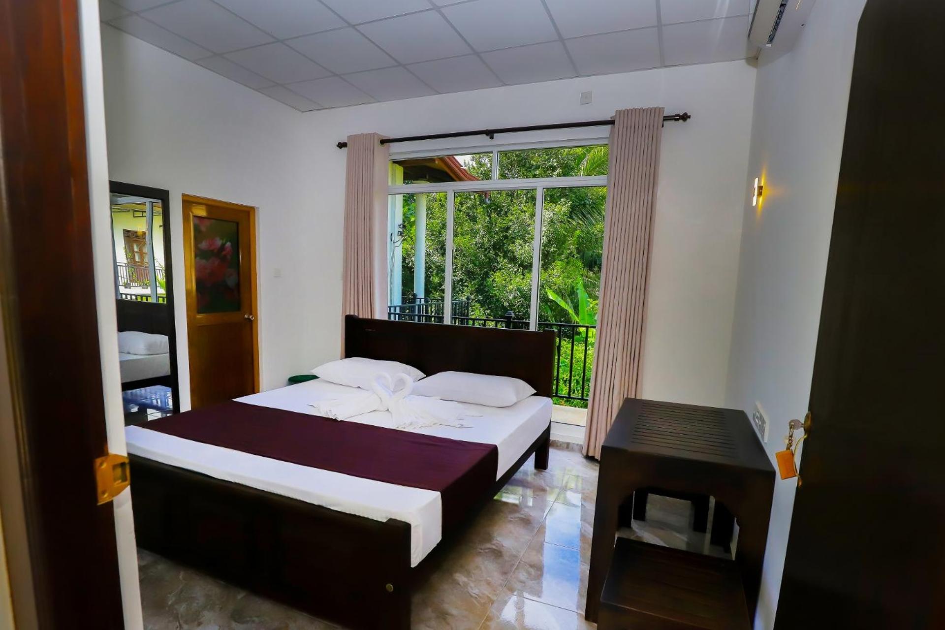 Deluxe Double Room with Balcony photo 1