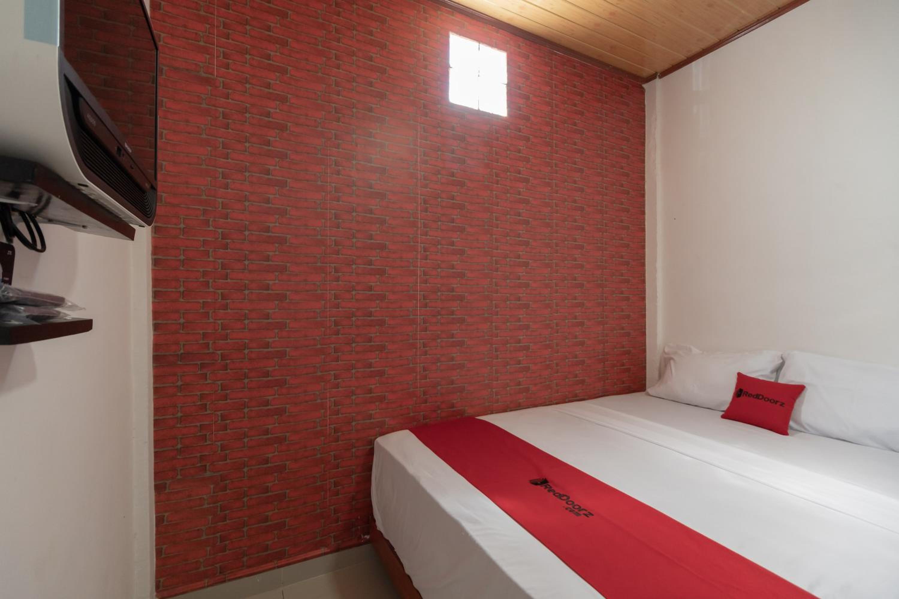 Standard Double Room - Photo 8