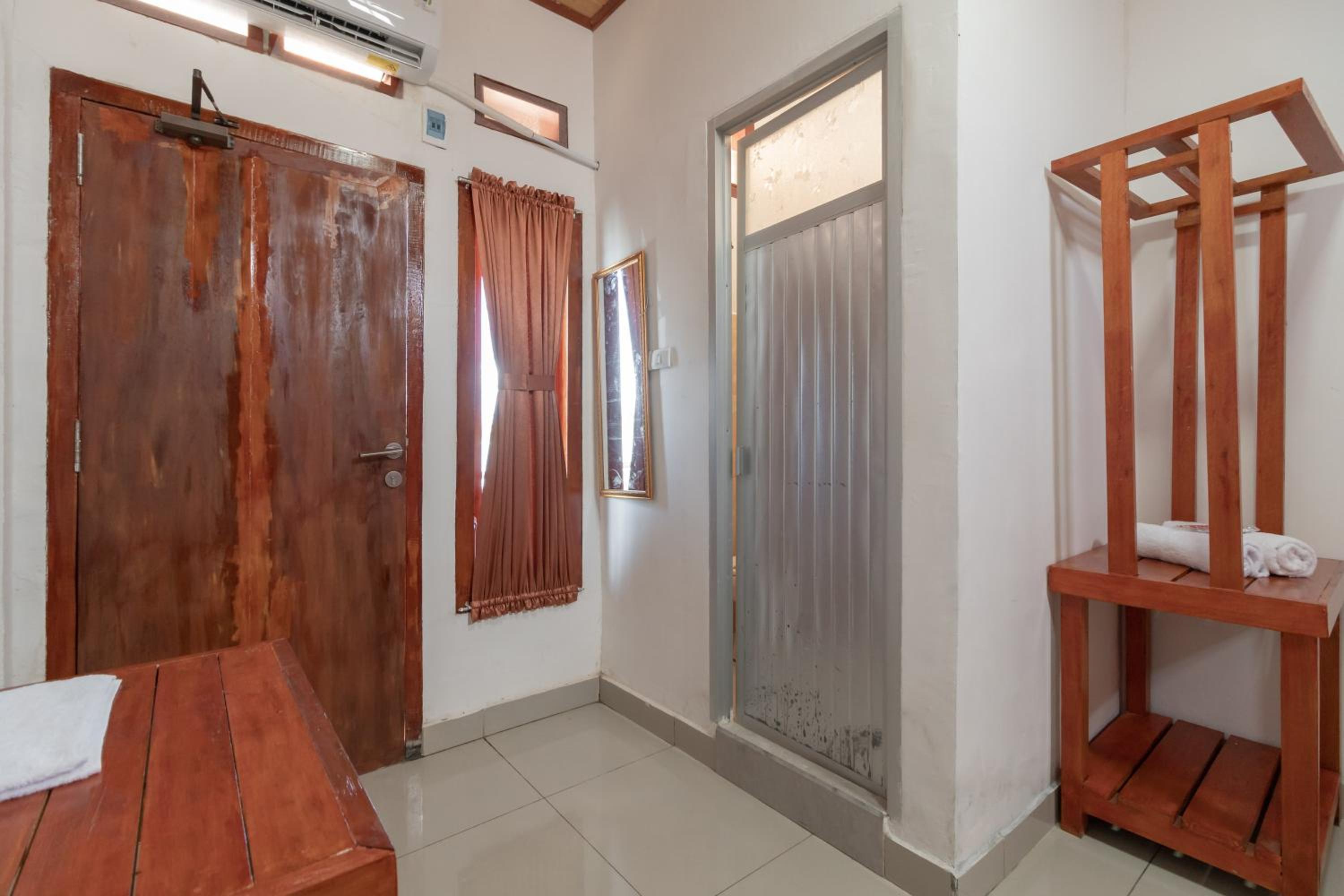 Standard Double Room - Photo 9