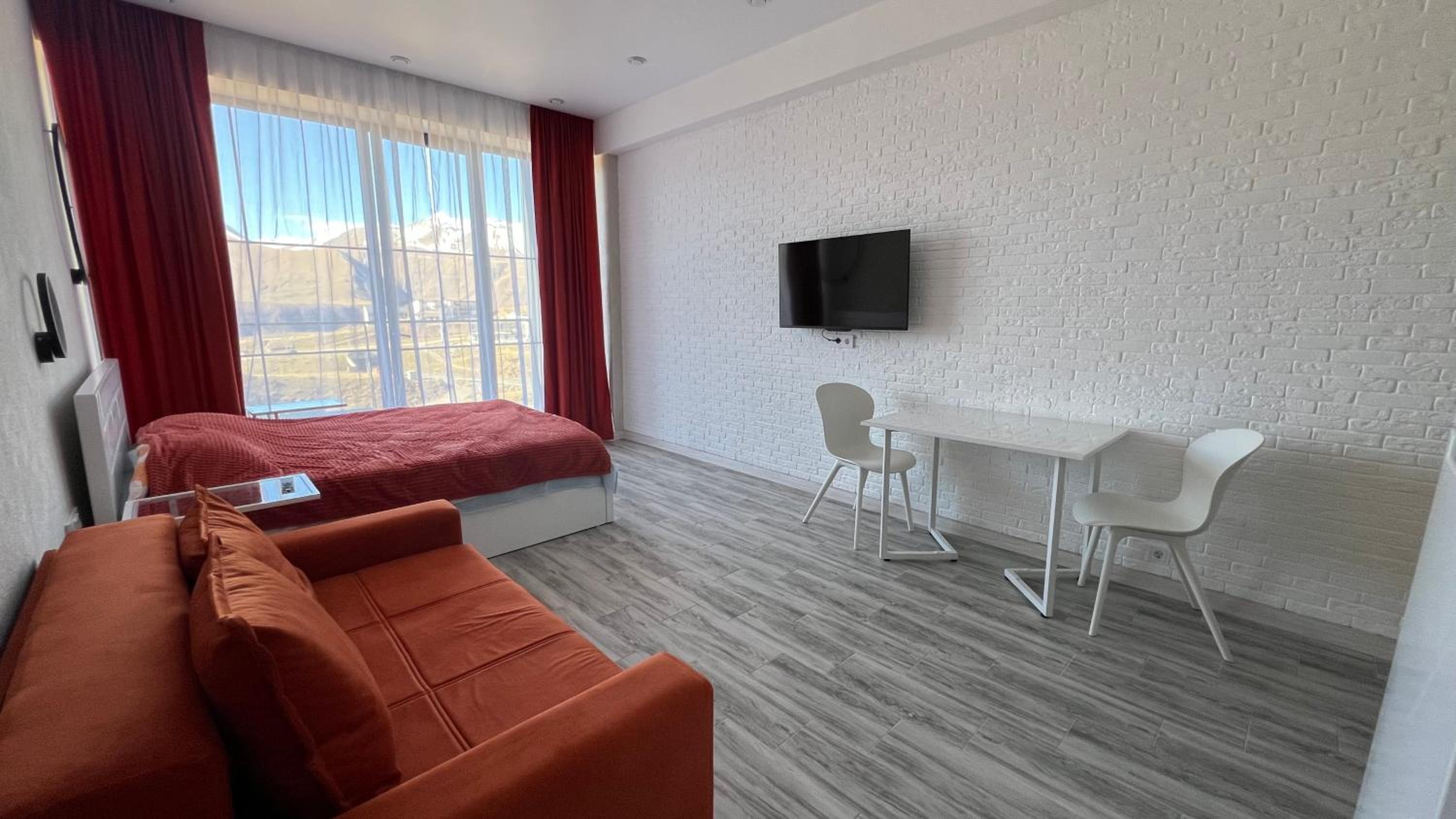 Apartment with View and Balcony photo 1