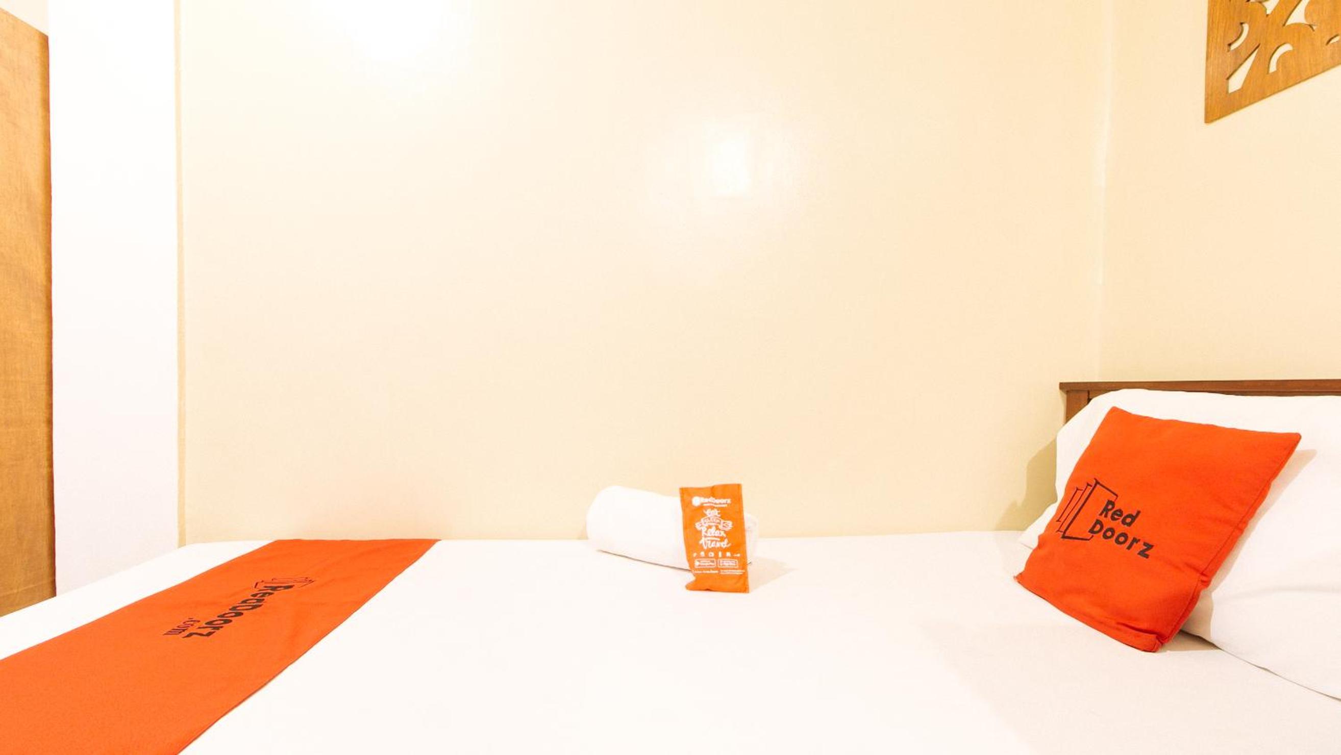 Twin Room - Photo 8