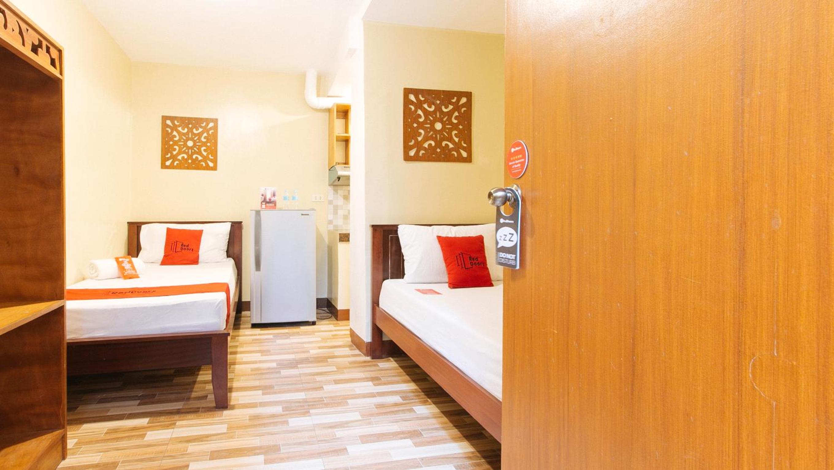 Twin Room - Photo 10