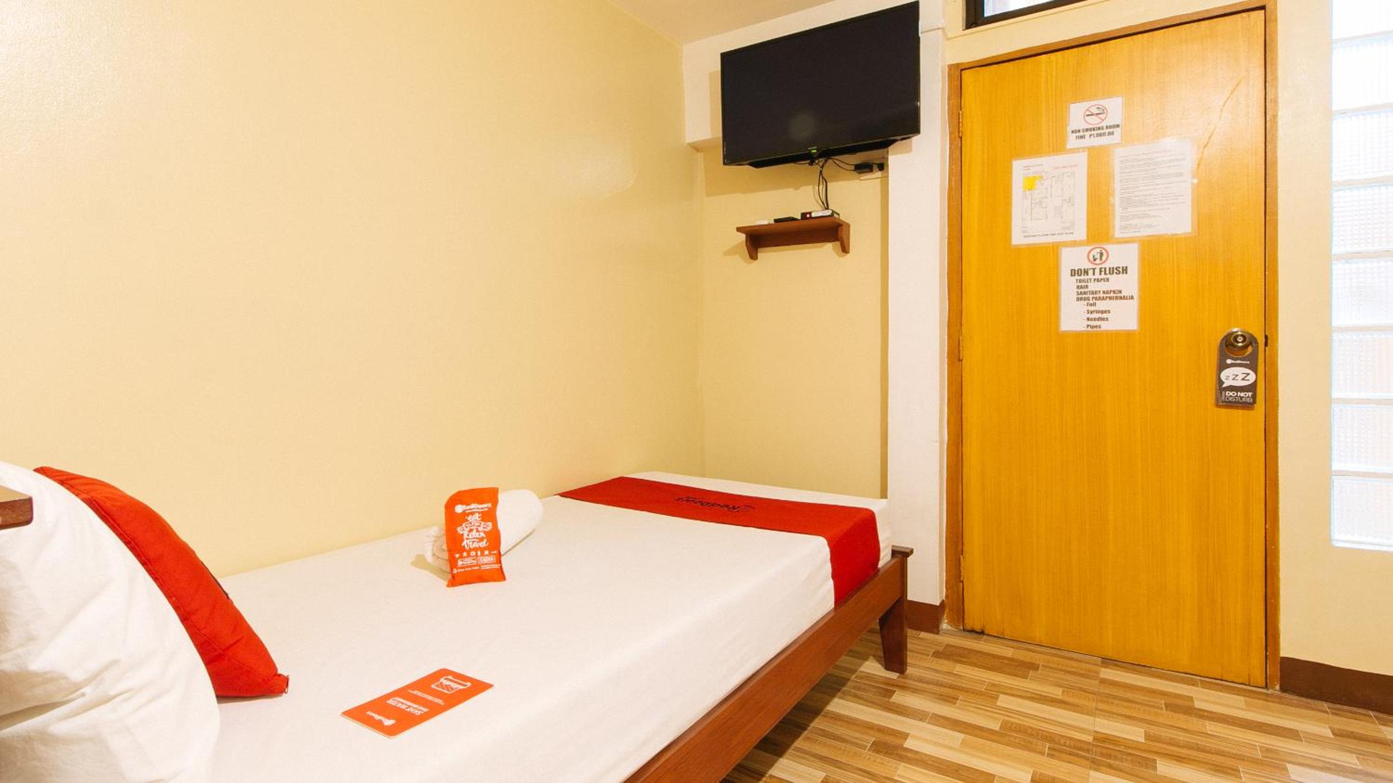 Twin Room - Photo 9
