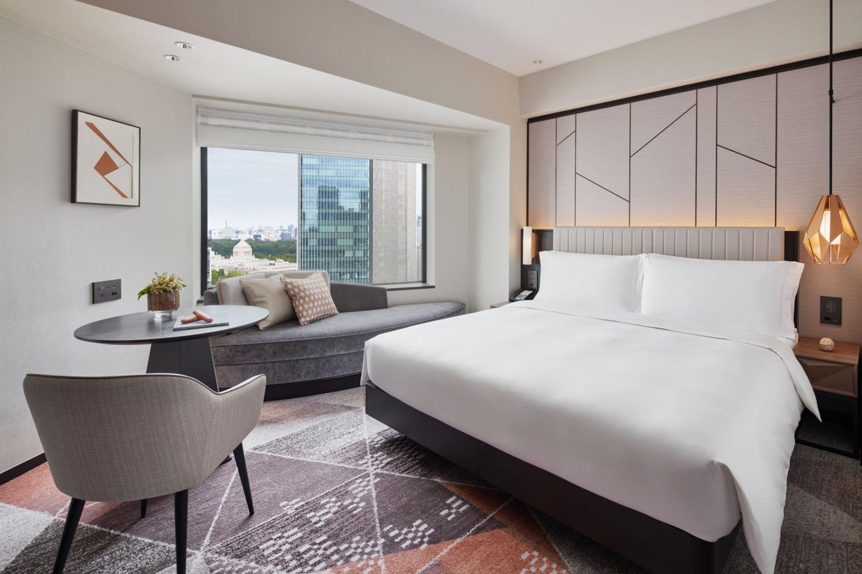 Classic King Room with Bath - Club Lounge Access