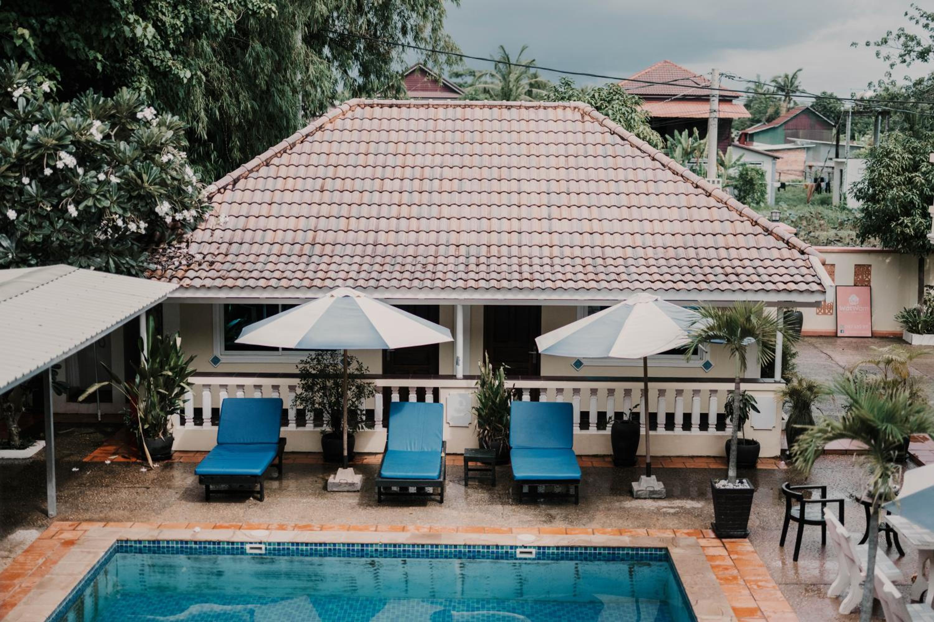 Queen Room With Pool View