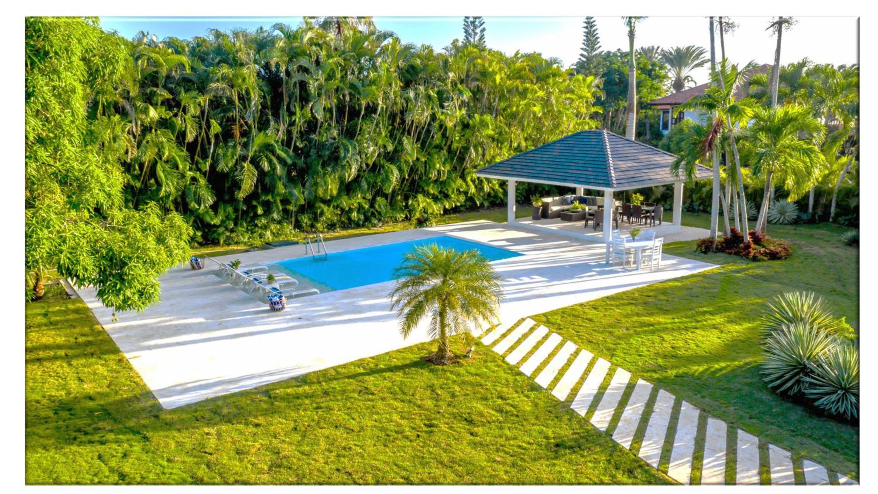 Villa photo 2