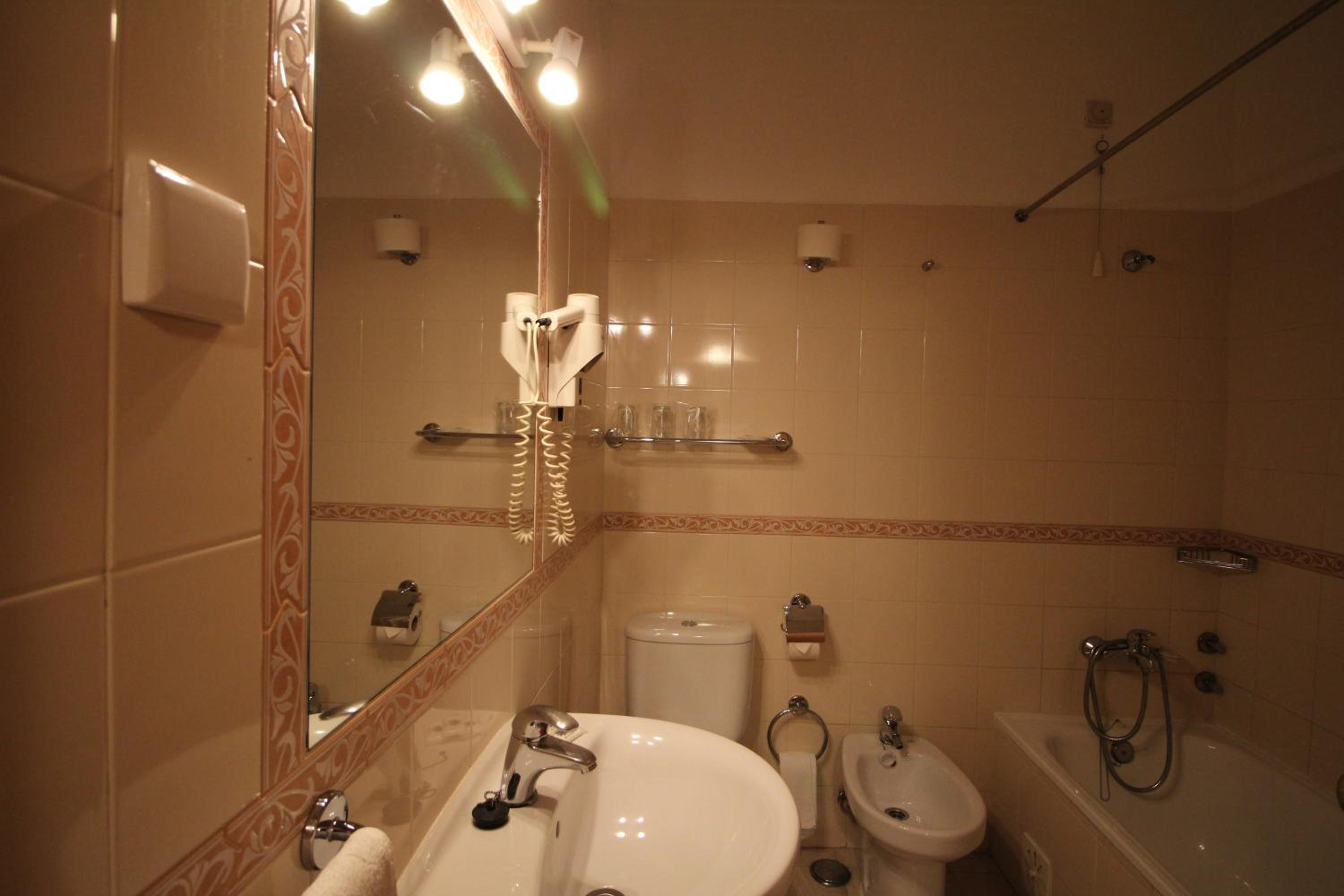 Standard Triple Room - Photo 4