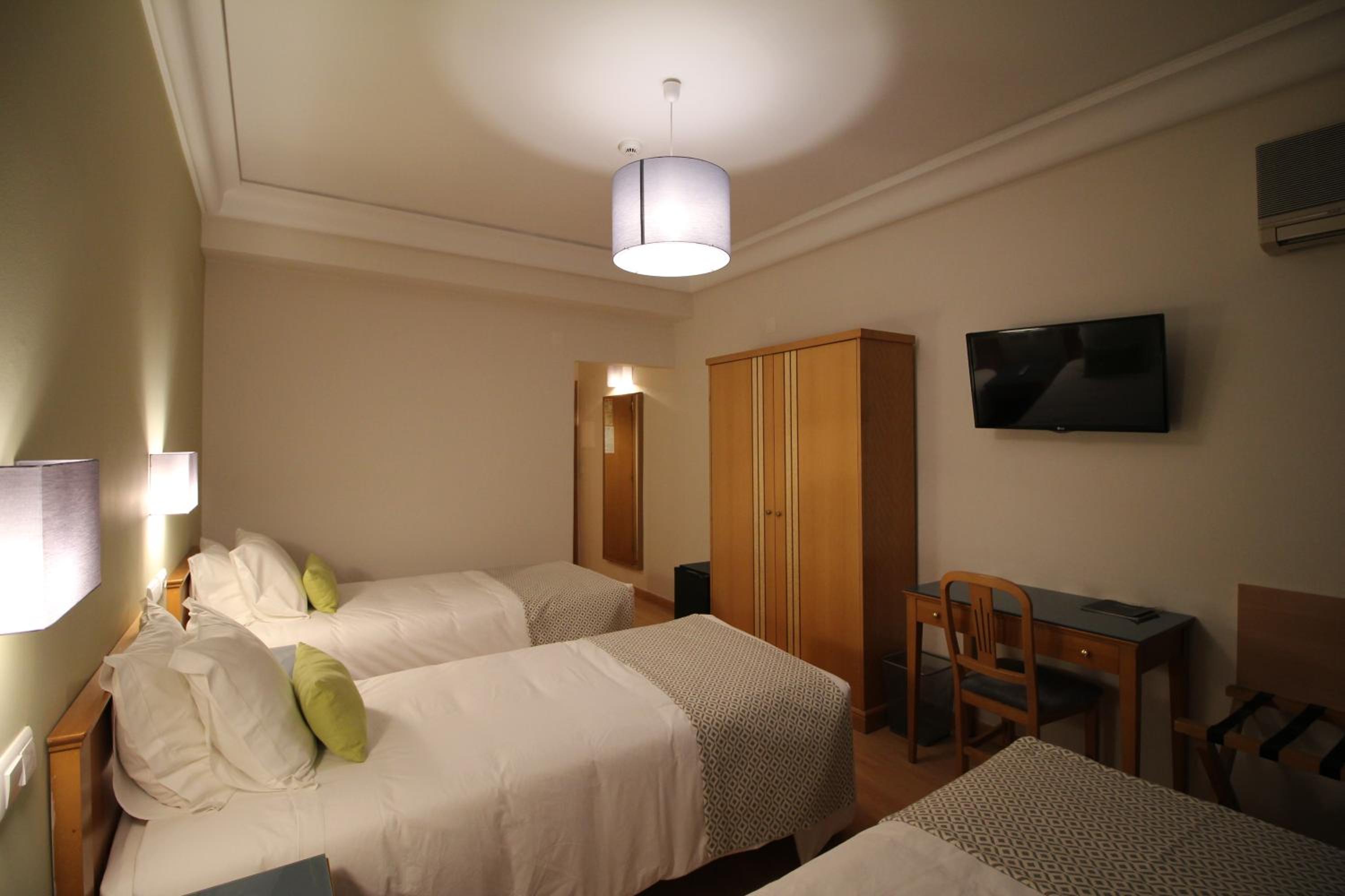 Standard Triple Room - Photo 2