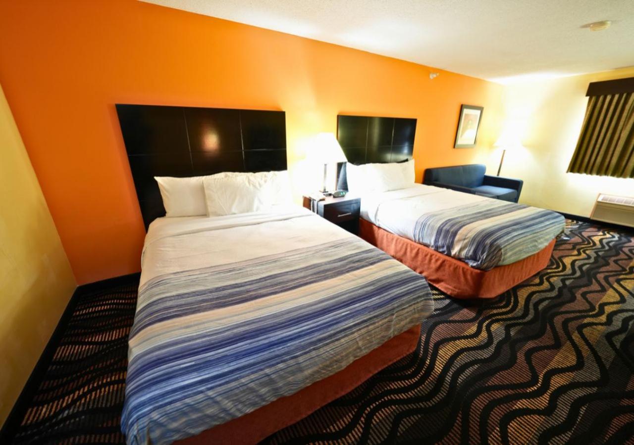 Deluxe Queen Suite photo 1