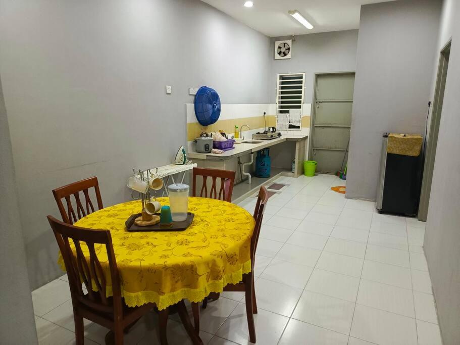 Three-Bedroom House photo 2