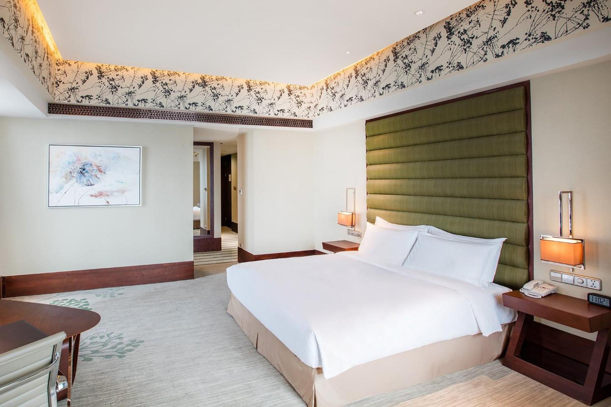 Premium King Room with Mountain View - Lounge Access - Photo 5