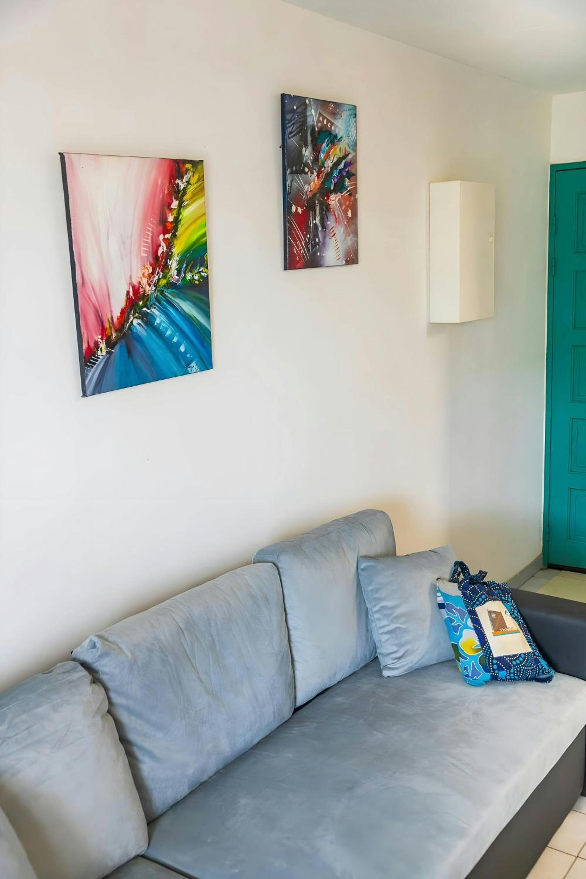 One-Bedroom Apartment photo 3
