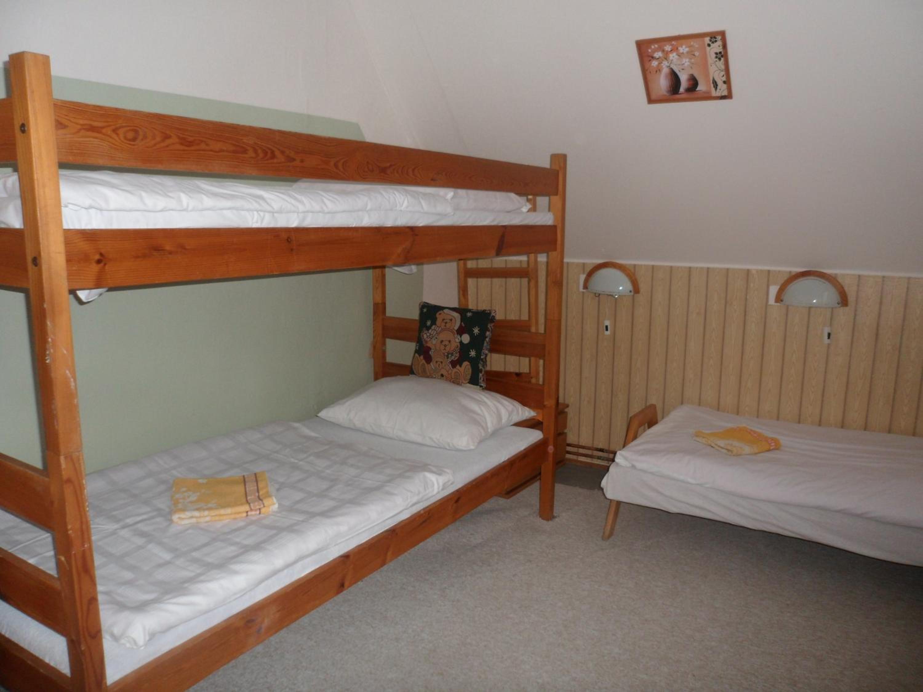Quadruple Room with Shared Bathroom photo 2