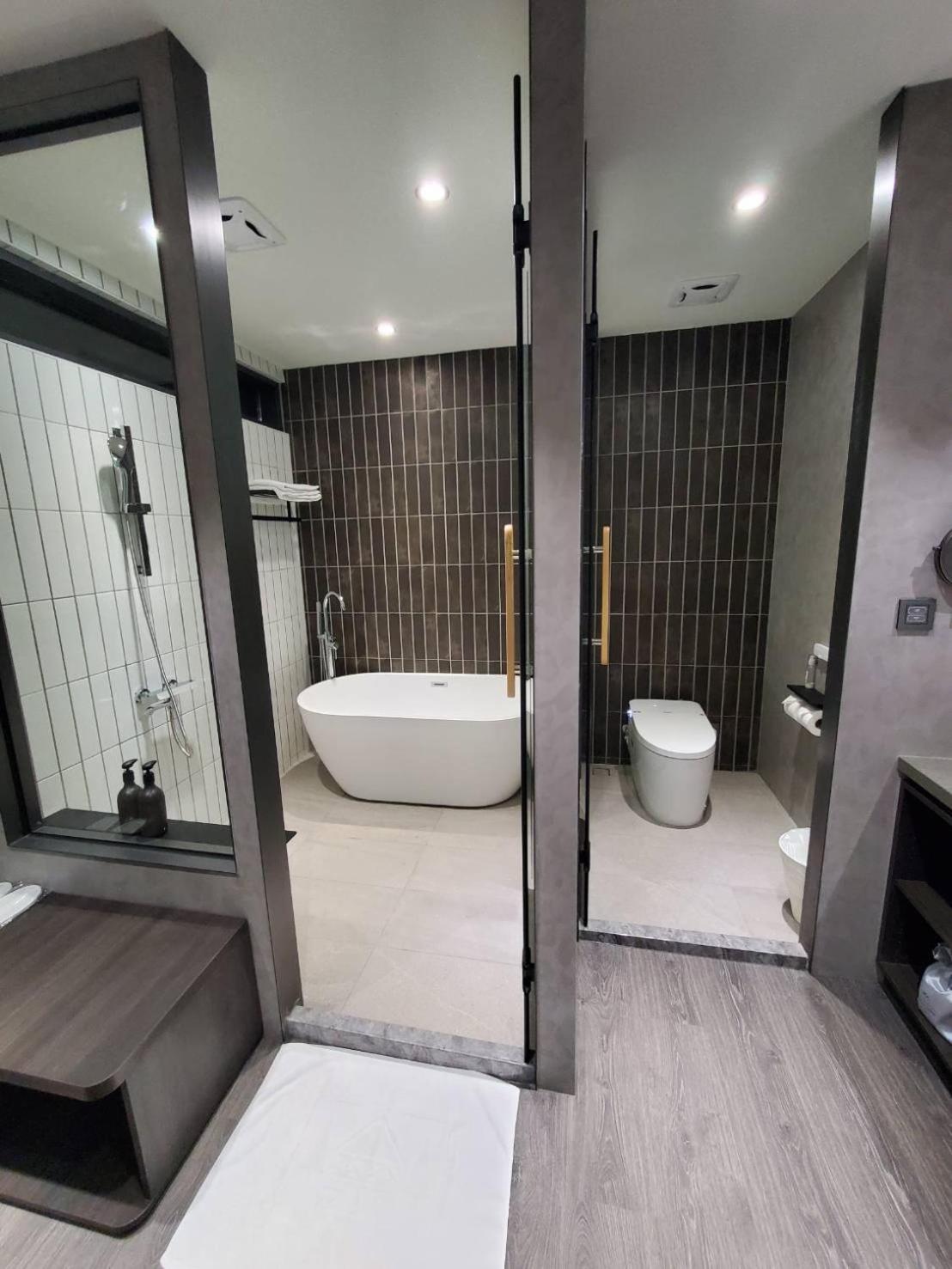Queen Room with Spa Bath photo 3