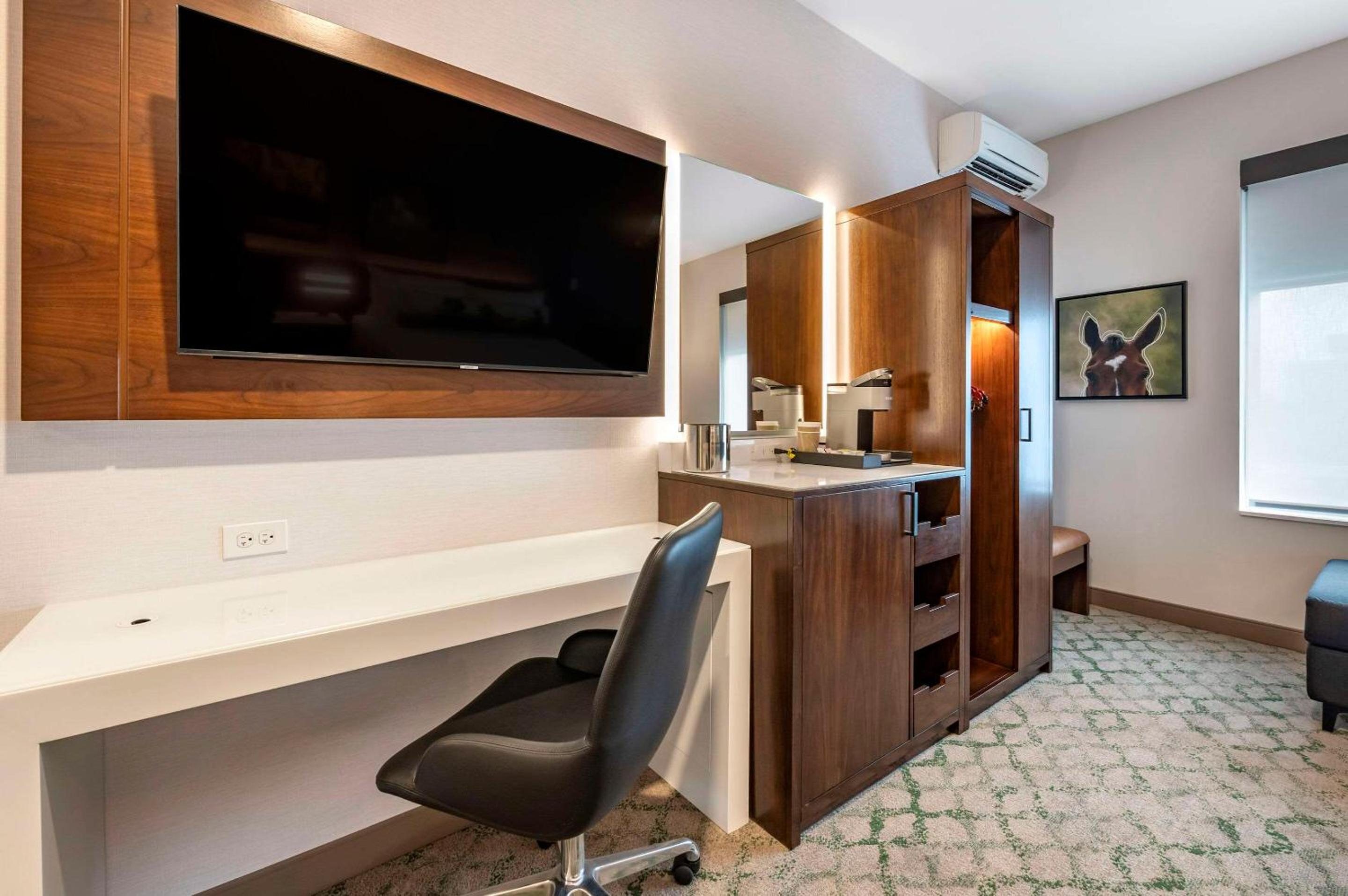 Standard Queen Room with Two Queen Beds - Non Smoking  - Photo 1