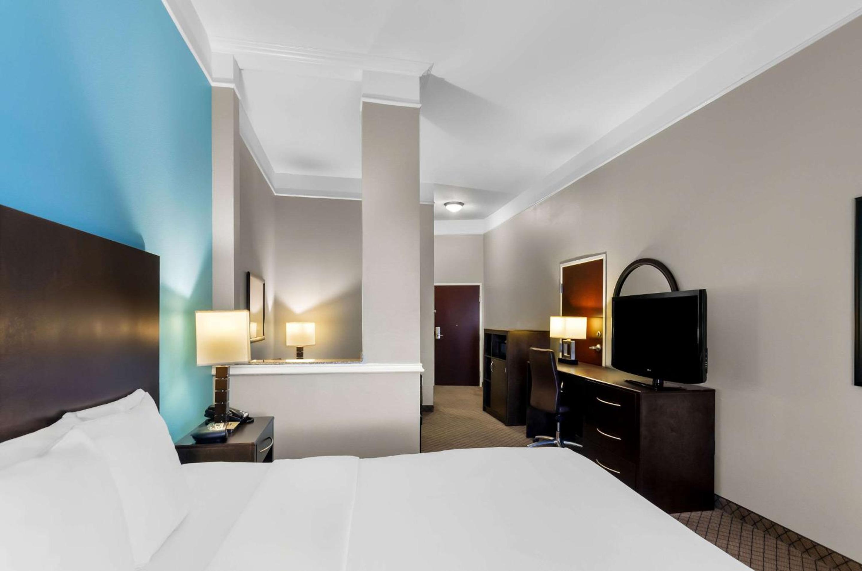 King Suite - Non-Smoking at Comfort Suites at Katy Mills in Katy